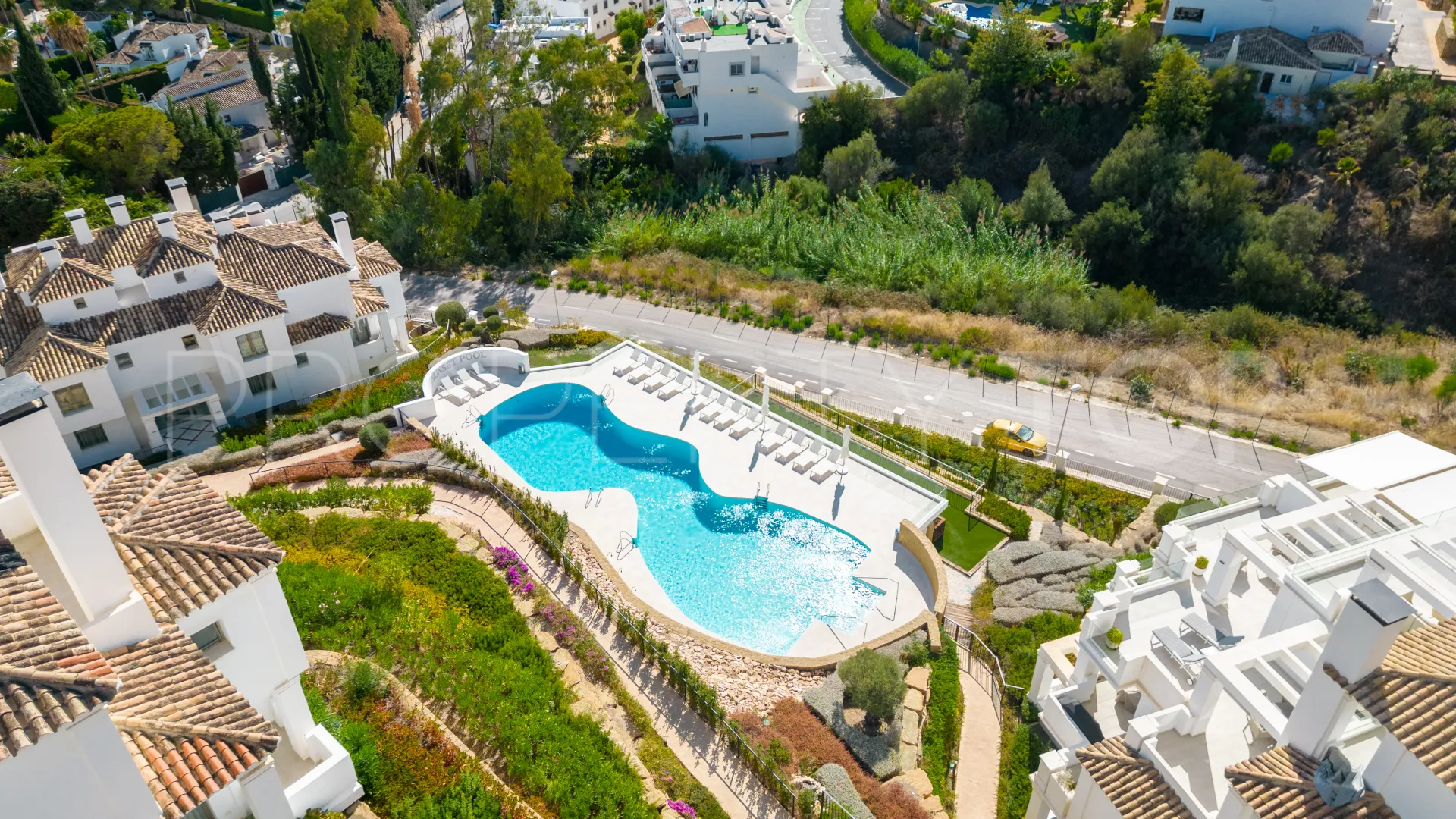 Nueva Andalucia 2 bedrooms penthouse for sale