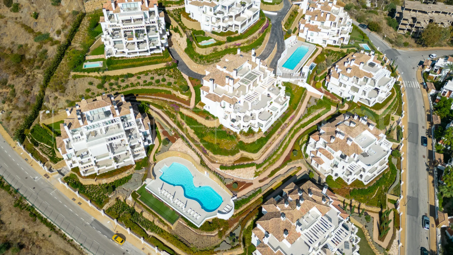 Nueva Andalucia 2 bedrooms penthouse for sale