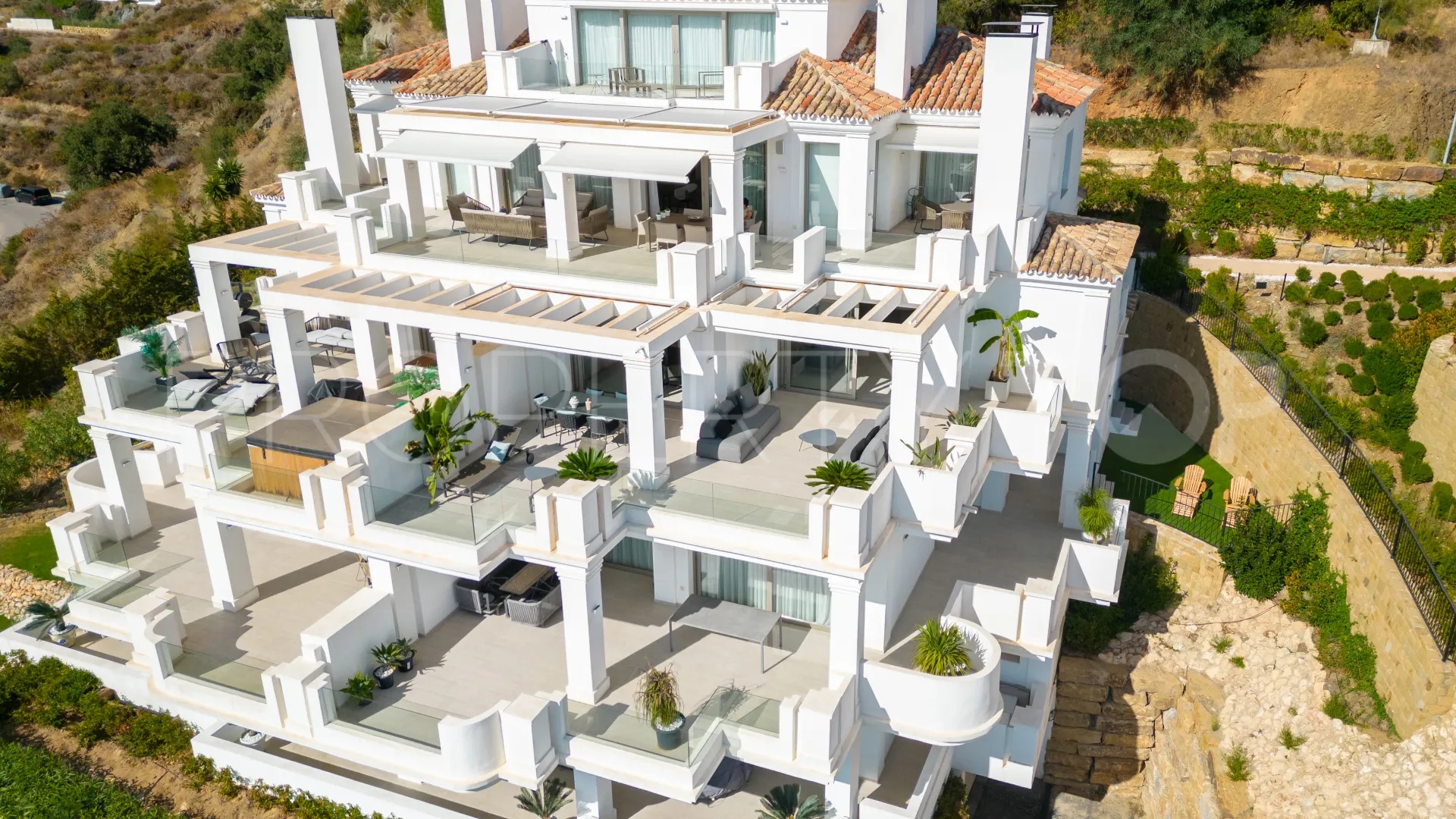 Nueva Andalucia 2 bedrooms penthouse for sale