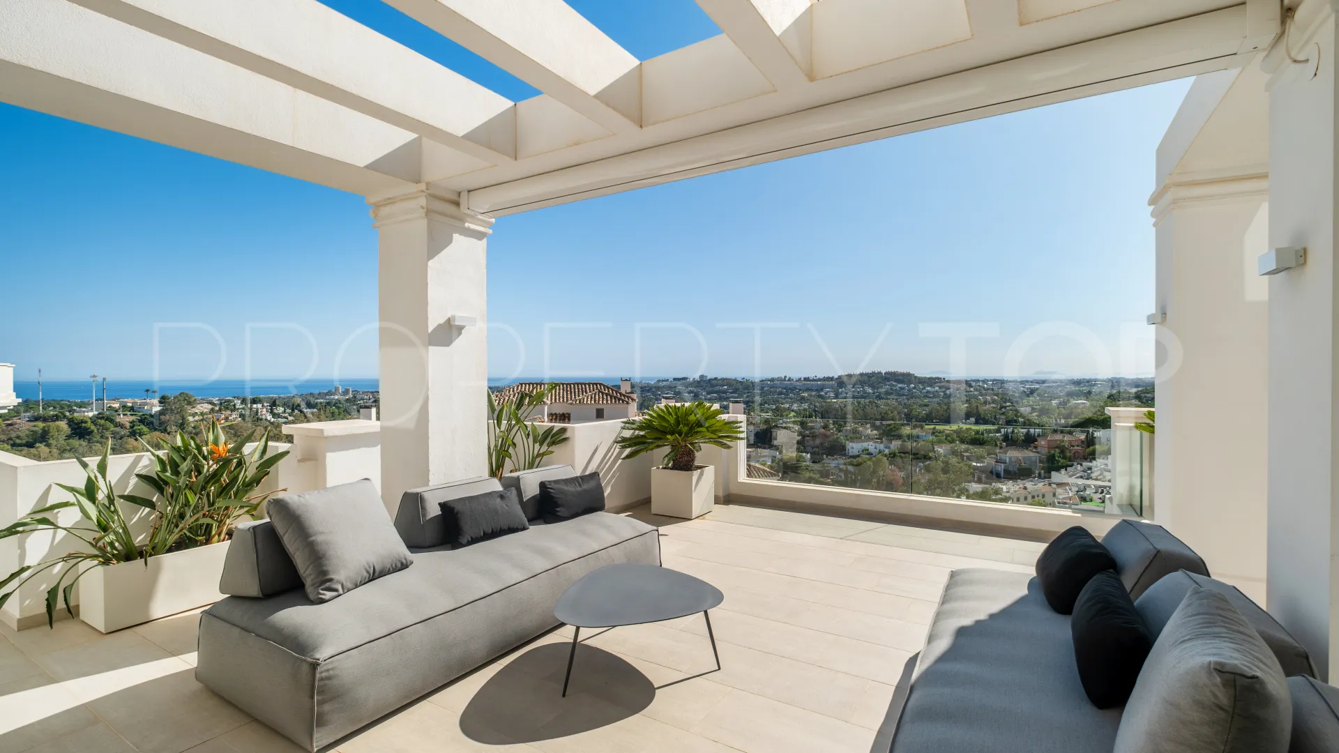 Nueva Andalucia 2 bedrooms penthouse for sale