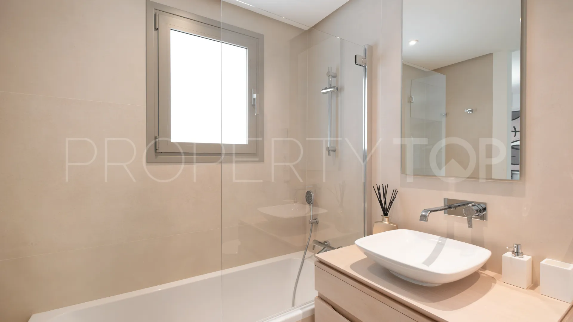 Nueva Andalucia 2 bedrooms penthouse for sale