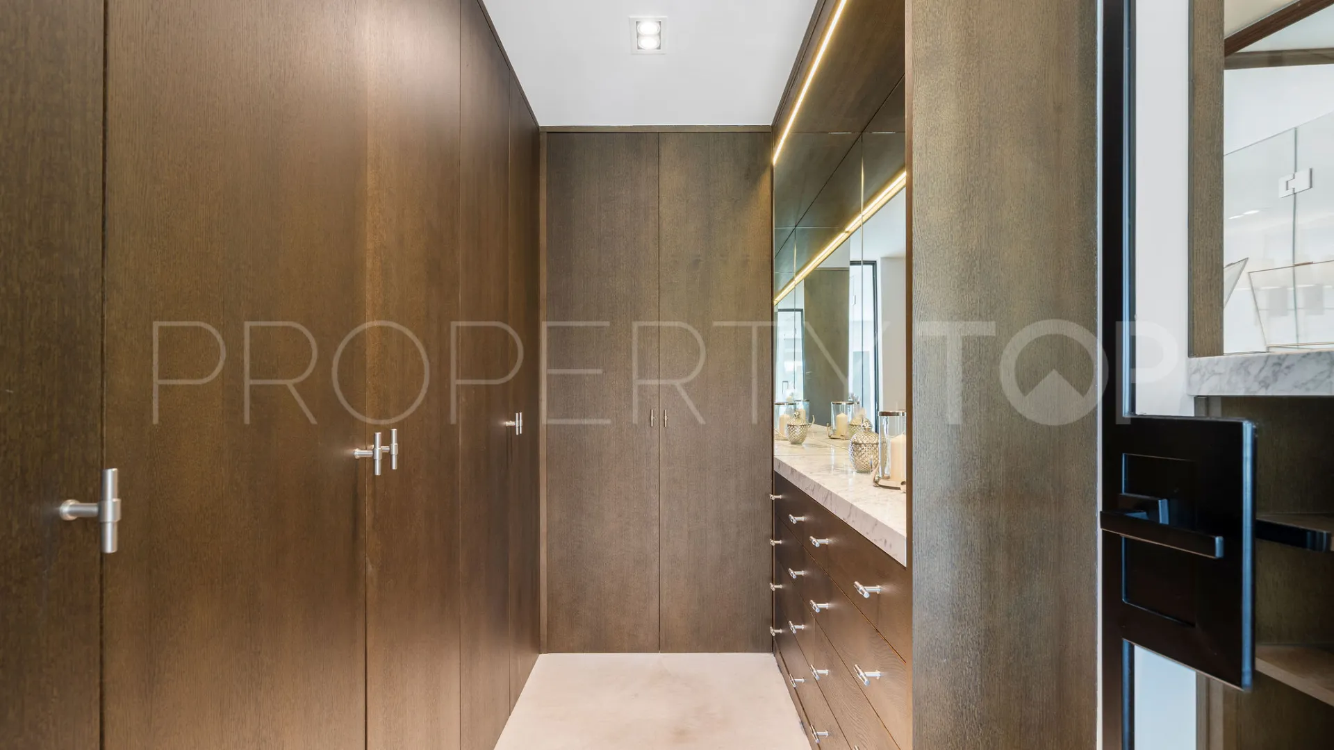 Villa de 7 dormitorios en venta en Los Naranjos Golf