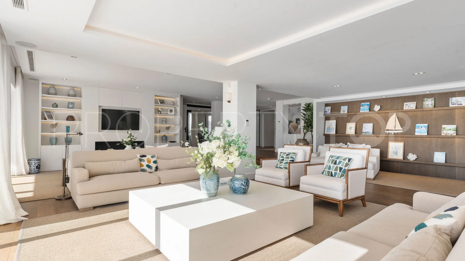 Villa de 7 dormitorios en venta en Los Naranjos Golf