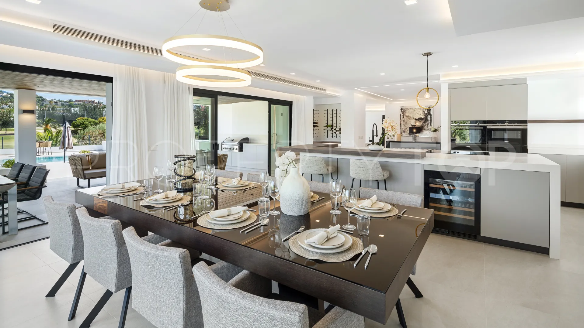 For sale Nueva Andalucia 5 bedrooms villa