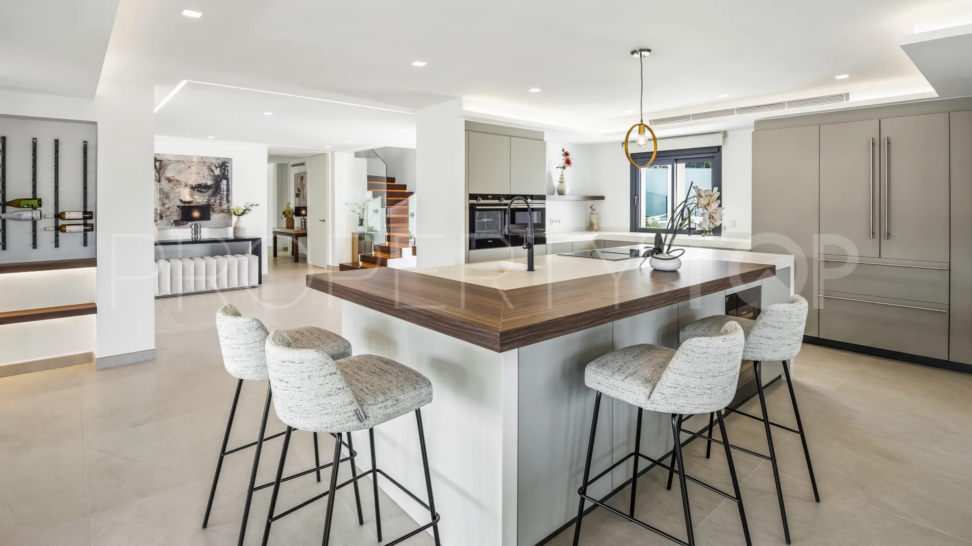 For sale Nueva Andalucia 5 bedrooms villa