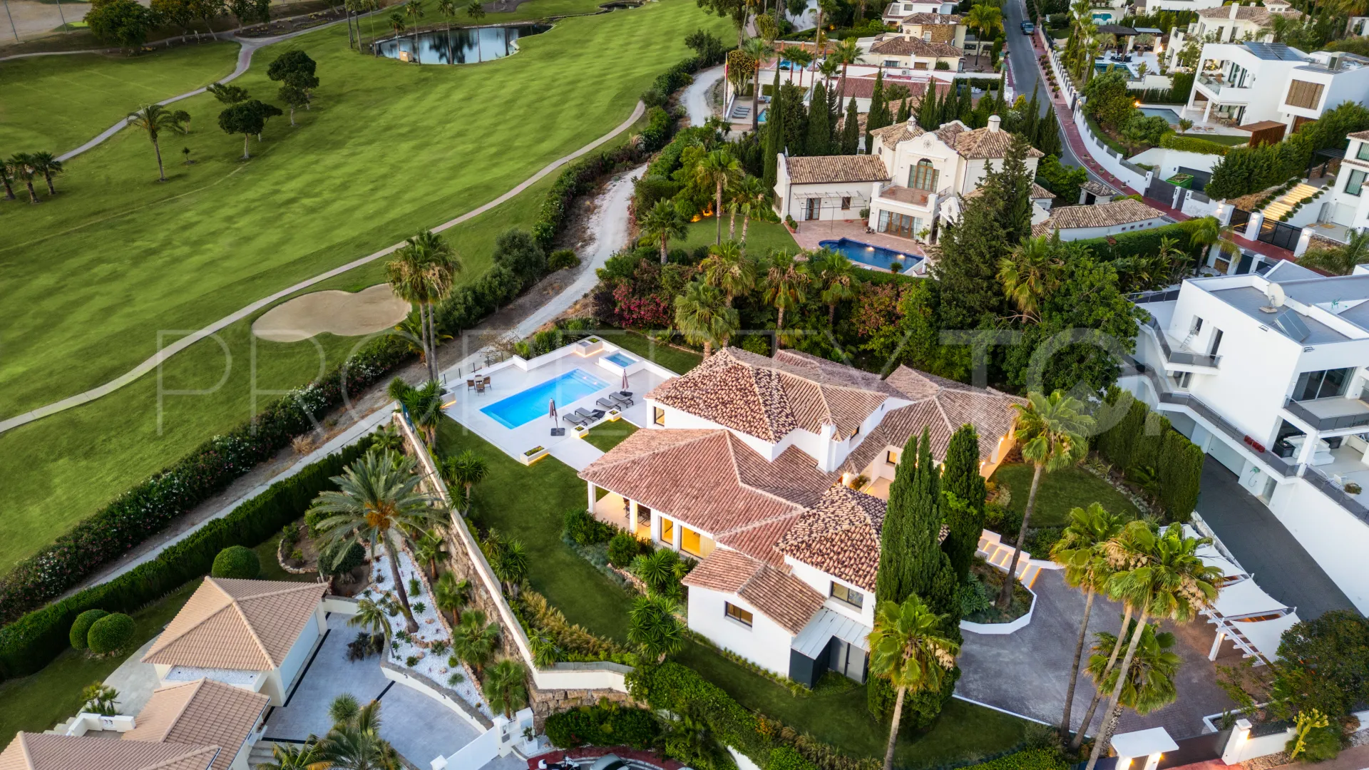 For sale Nueva Andalucia 5 bedrooms villa