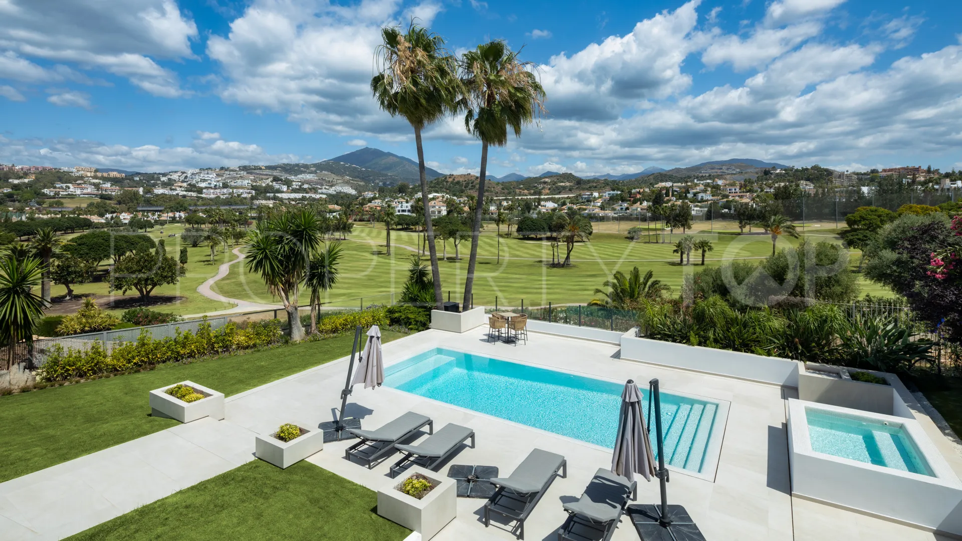 For sale Nueva Andalucia 5 bedrooms villa