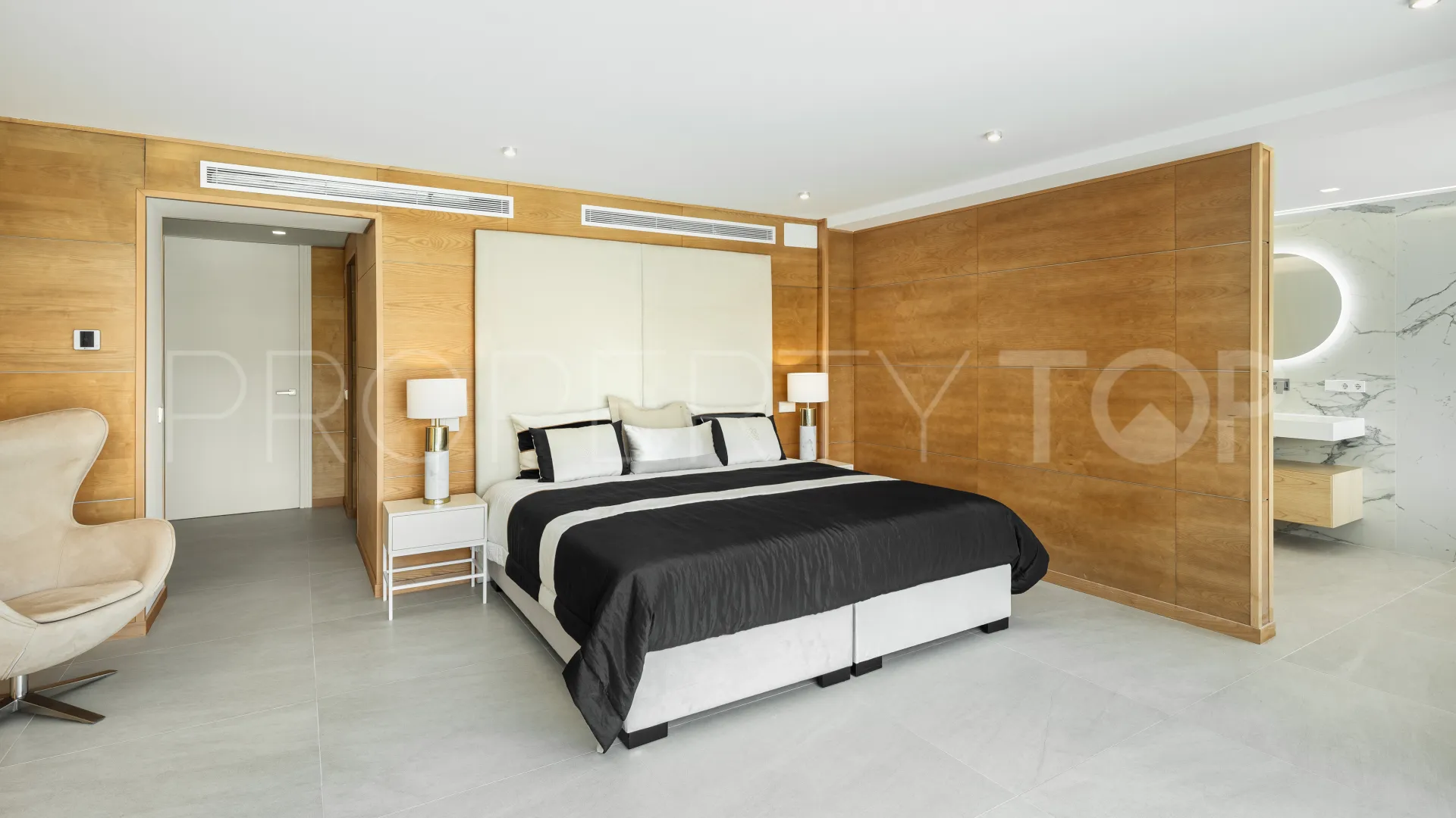 For sale Nueva Andalucia 5 bedrooms villa