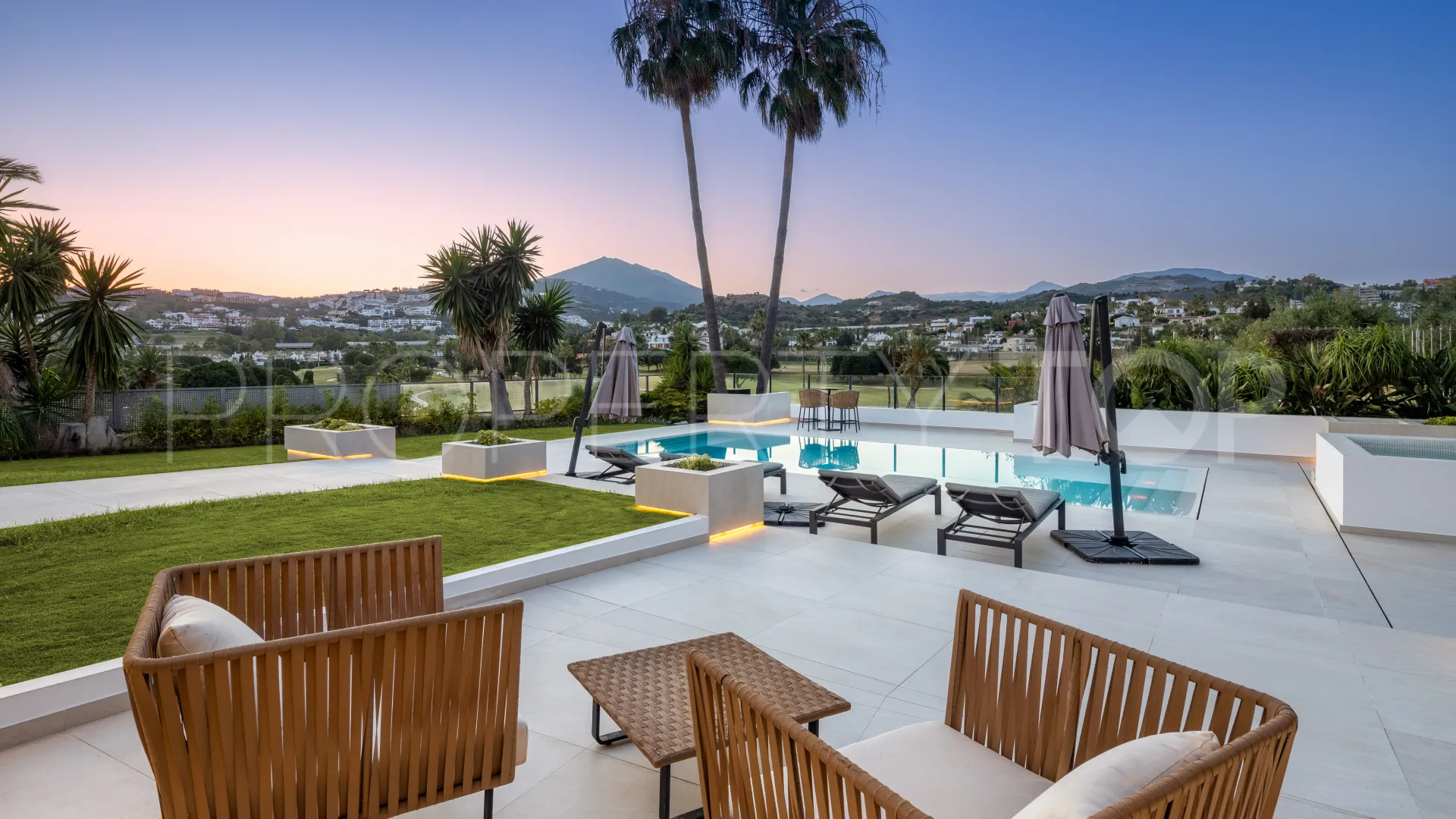 For sale Nueva Andalucia 5 bedrooms villa