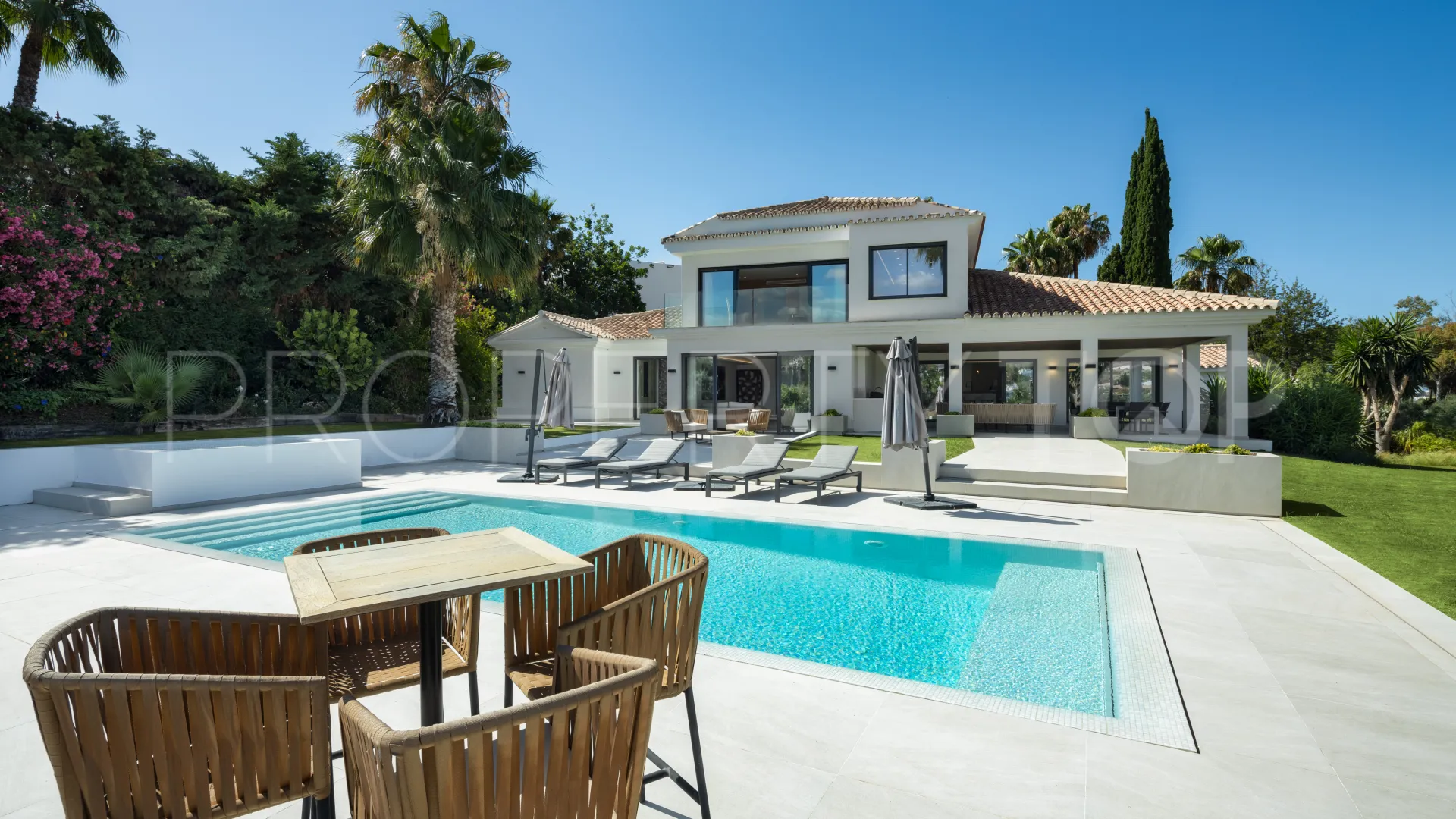 For sale Nueva Andalucia 5 bedrooms villa