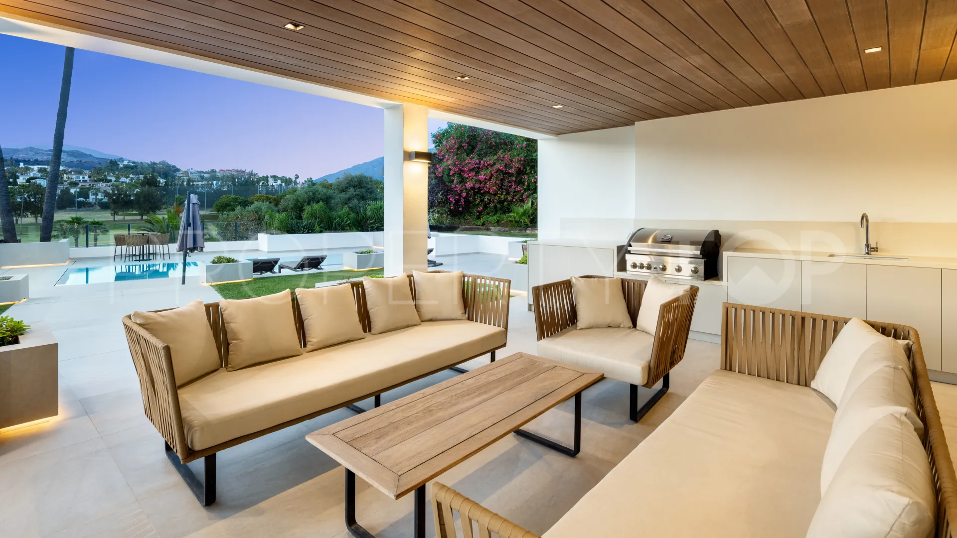 For sale Nueva Andalucia 5 bedrooms villa