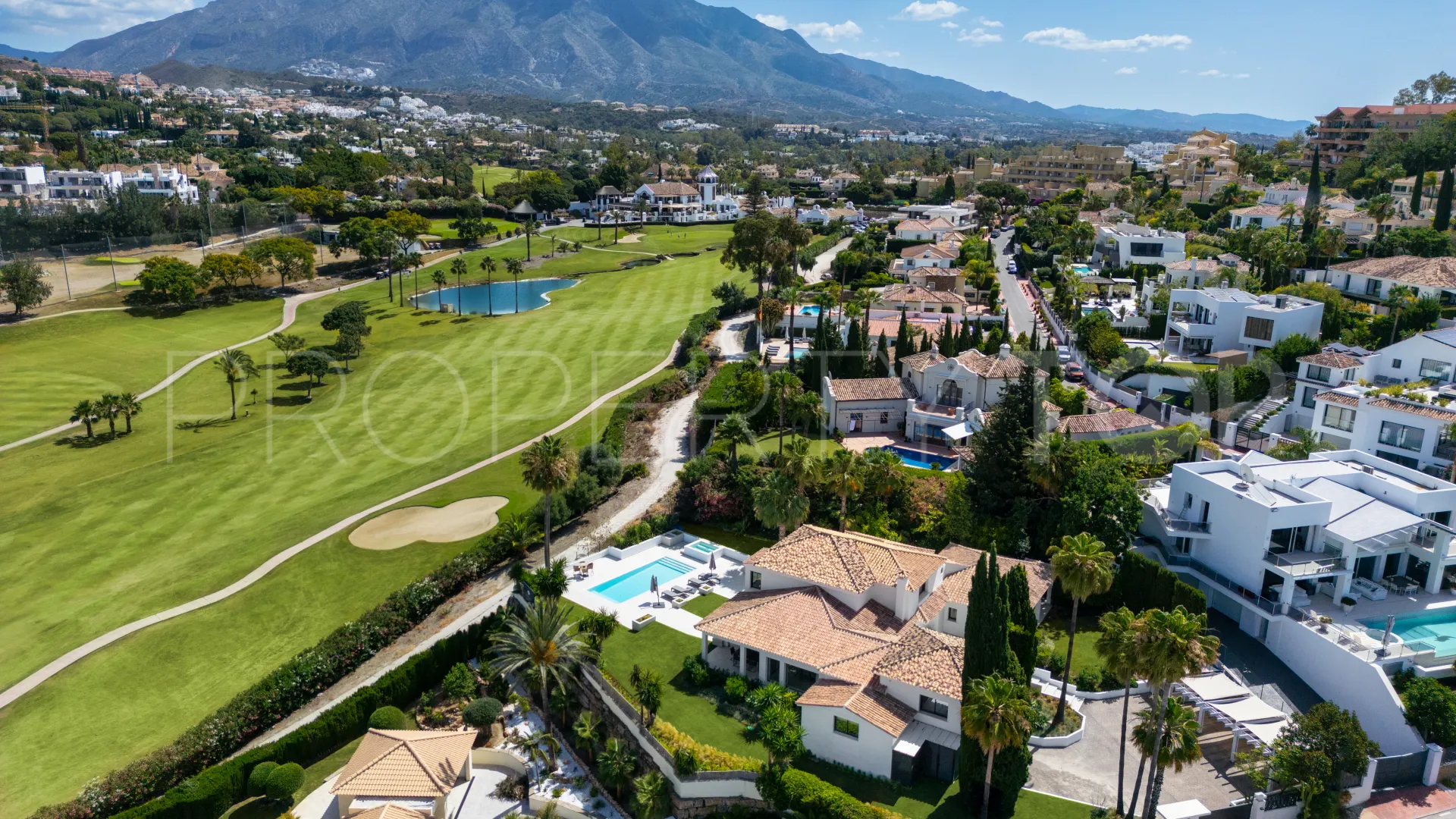 For sale Nueva Andalucia 5 bedrooms villa