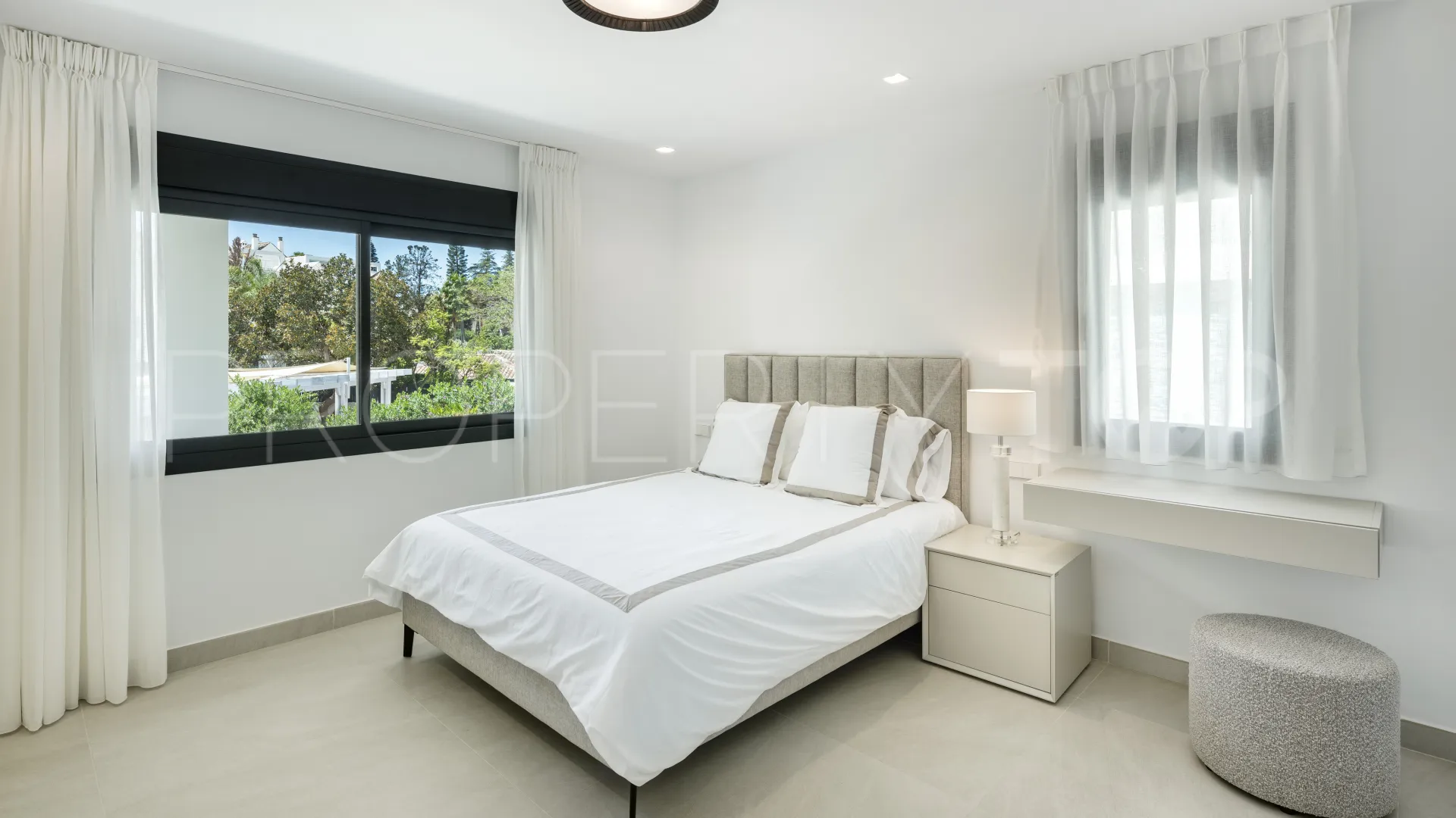 For sale Nueva Andalucia 5 bedrooms villa