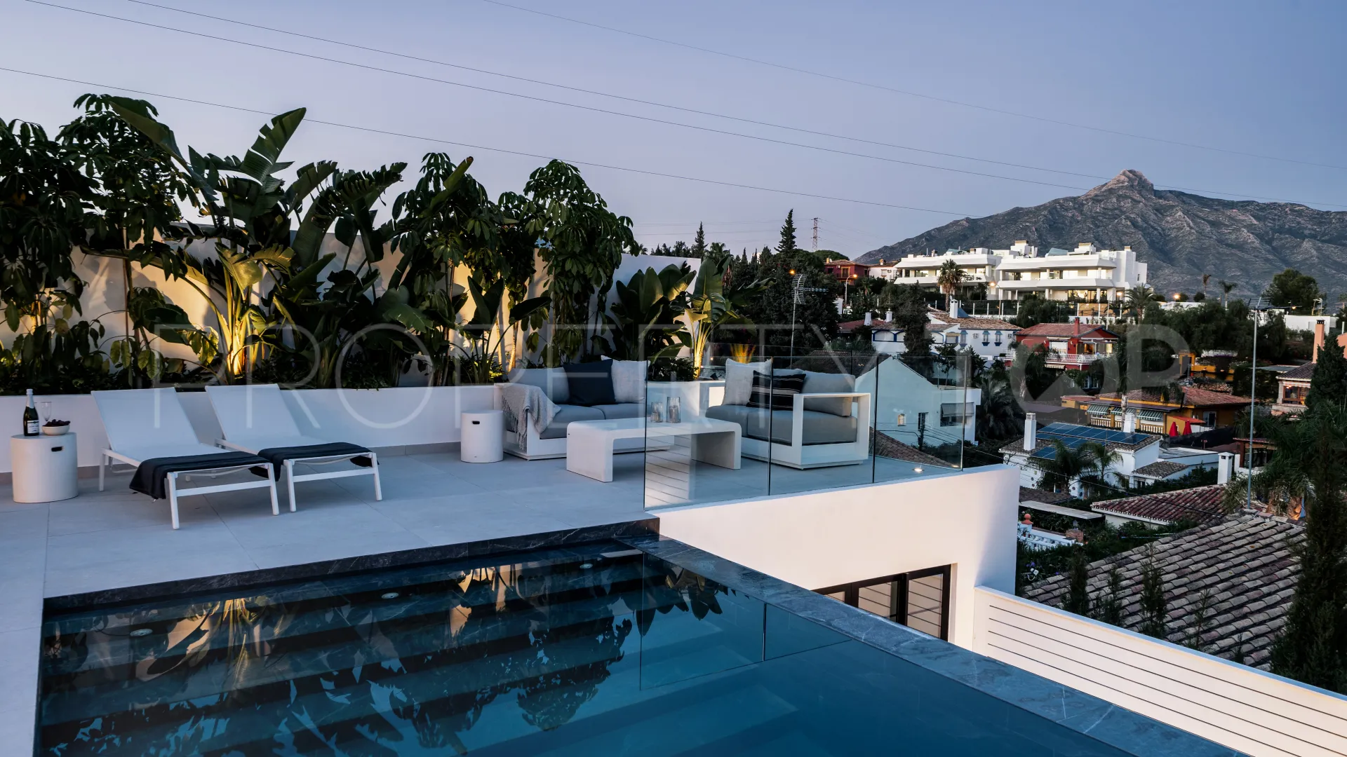 Nueva Andalucia villa for sale
