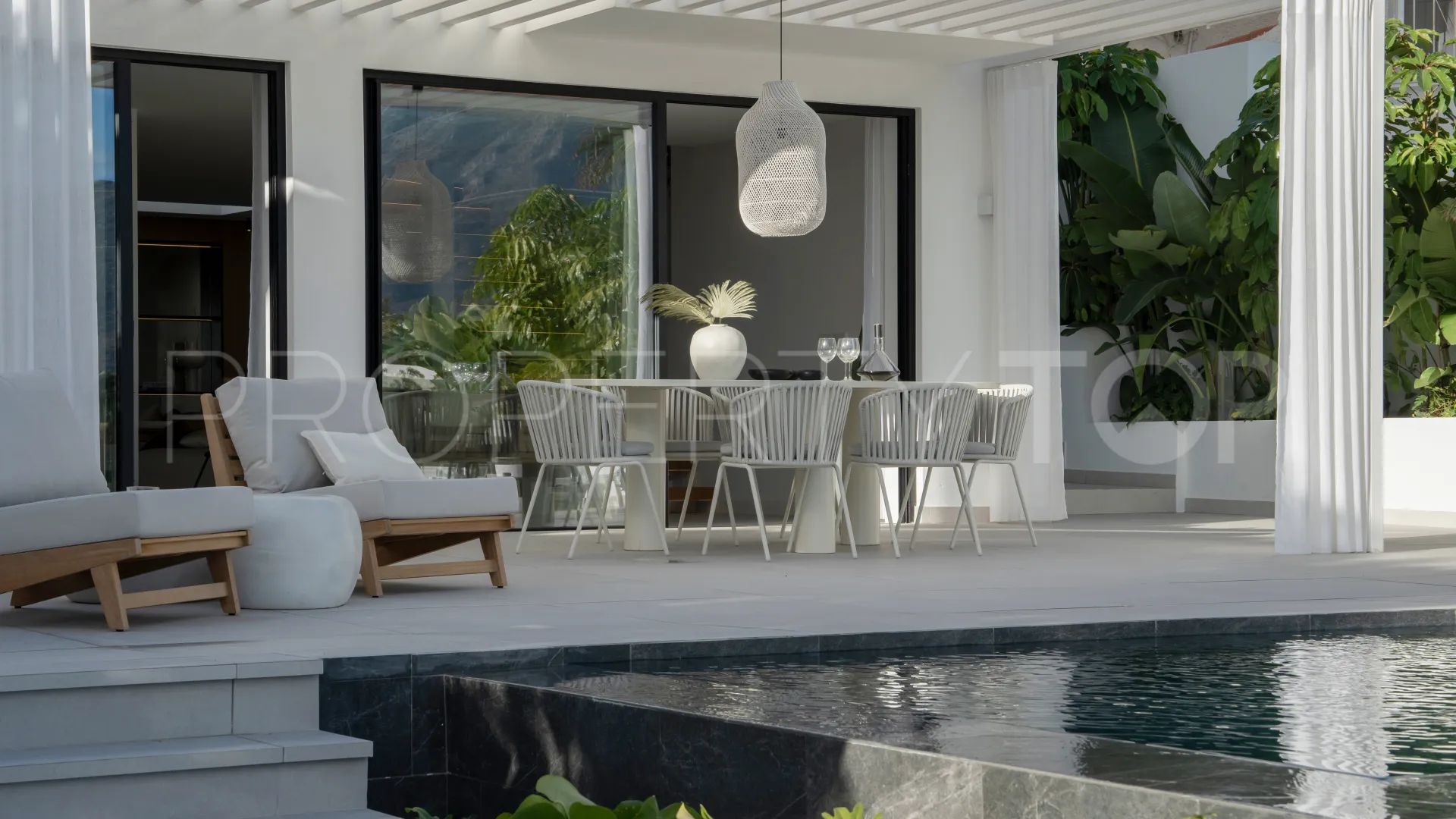 Nueva Andalucia villa for sale