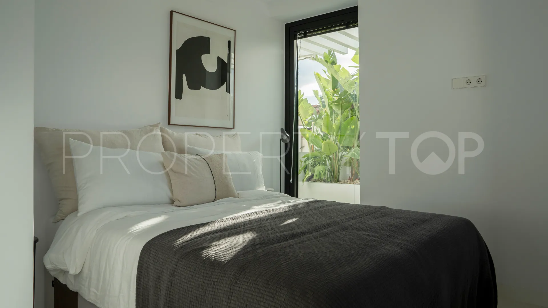 Nueva Andalucia villa for sale