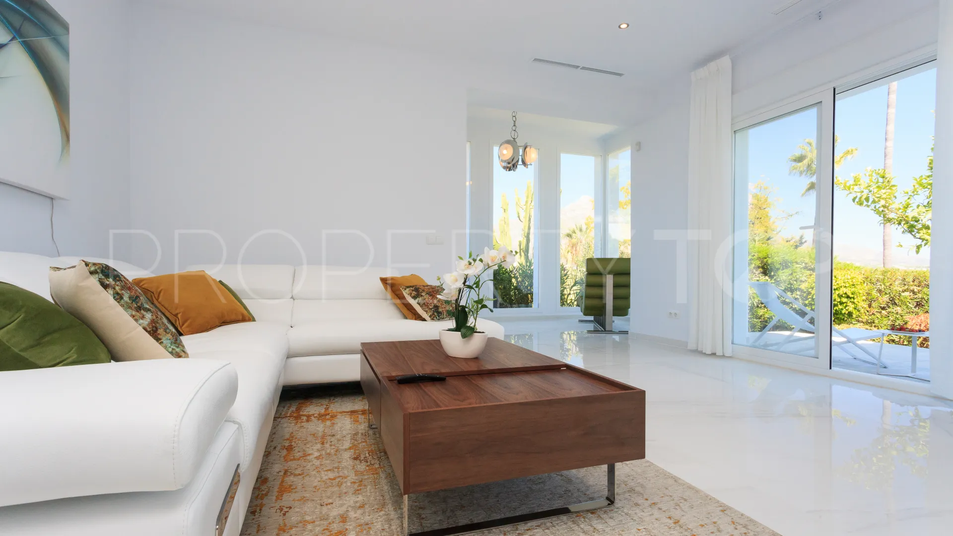 Villa in Nueva Andalucia for sale