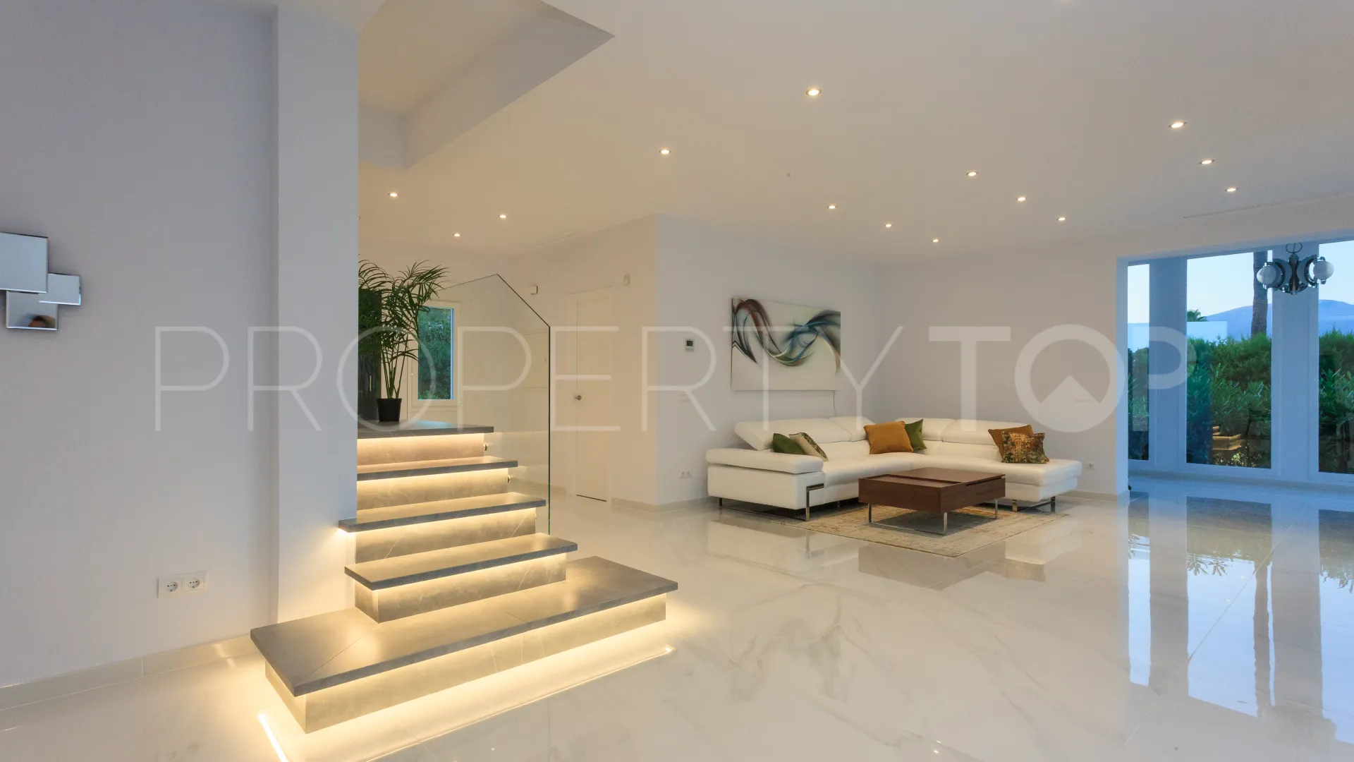 Villa in Nueva Andalucia for sale
