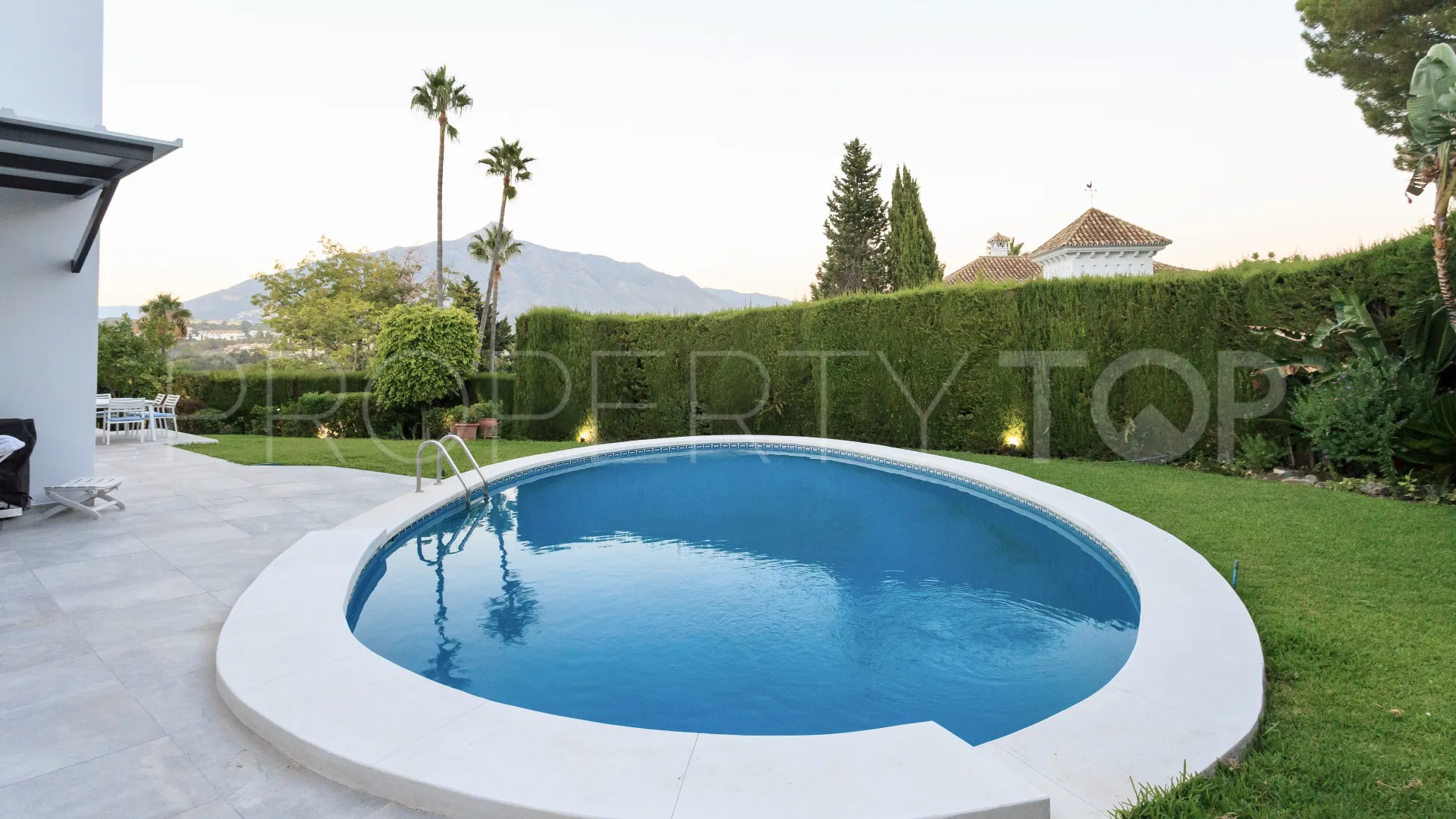 Villa in Nueva Andalucia for sale