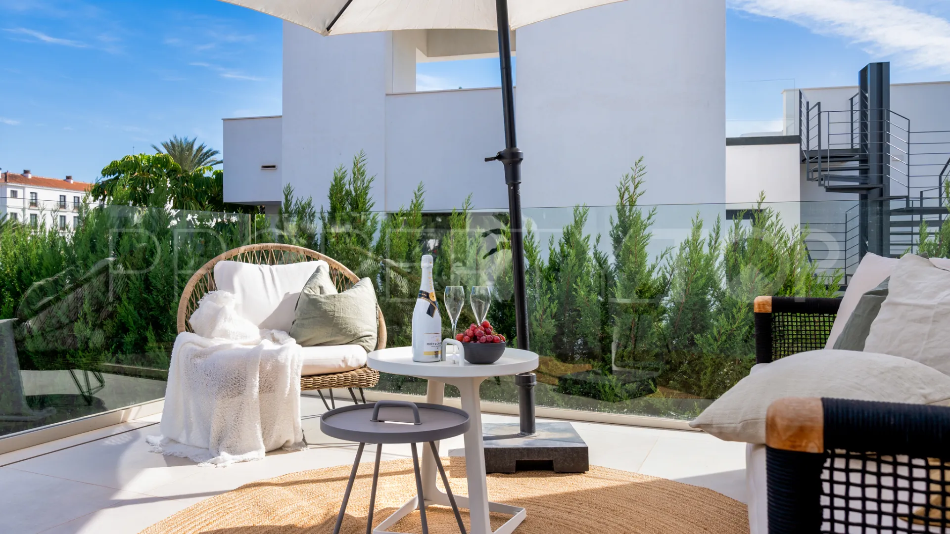 Villa en venta con 5 dormitorios en Marbella - Puerto Banus