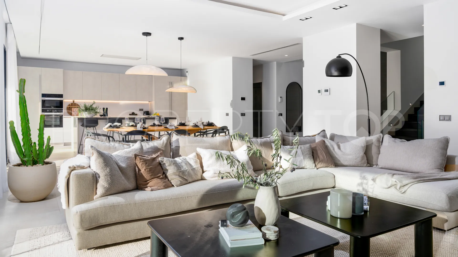Villa en venta con 5 dormitorios en Marbella - Puerto Banus