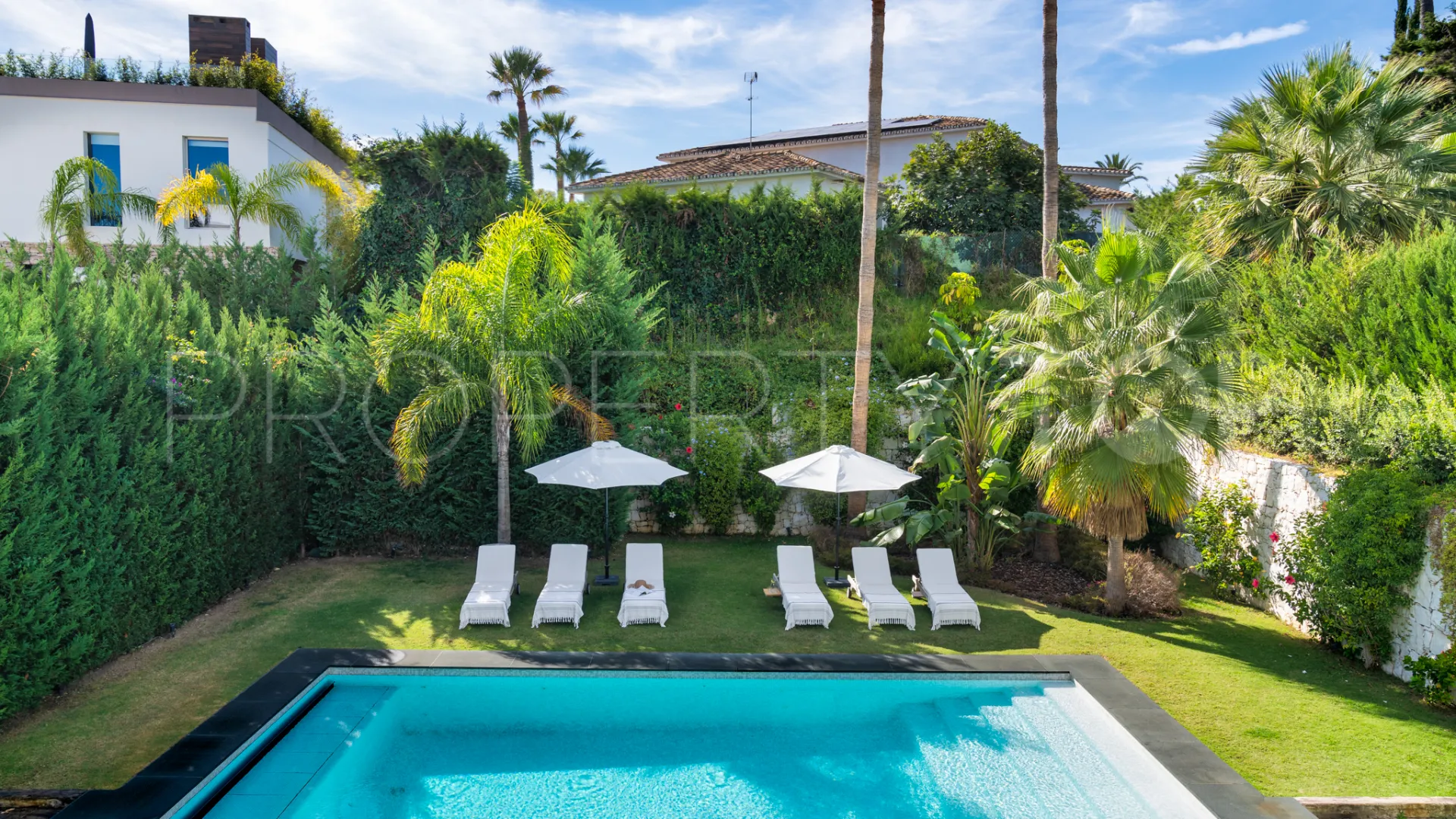 Villa en venta con 5 dormitorios en Marbella - Puerto Banus
