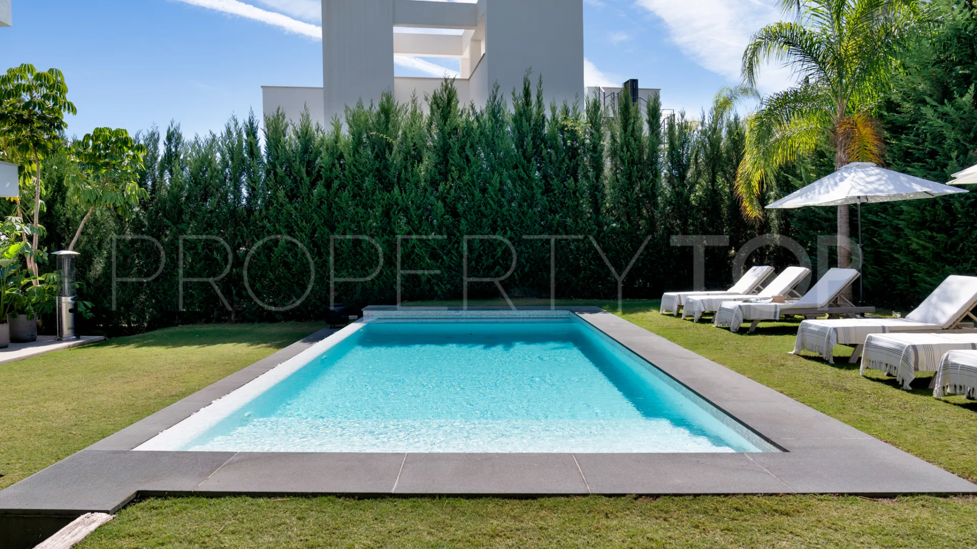 Villa en venta con 5 dormitorios en Marbella - Puerto Banus