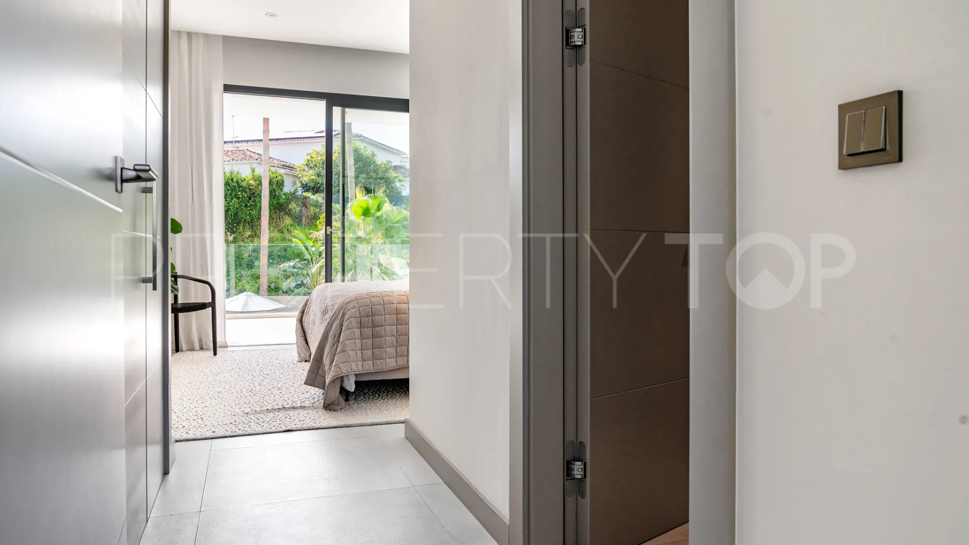 Villa en venta con 5 dormitorios en Marbella - Puerto Banus