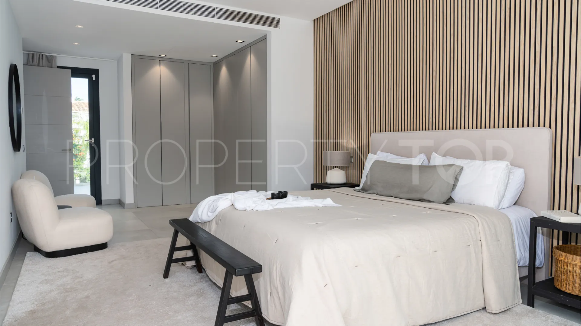 Villa en venta con 5 dormitorios en Marbella - Puerto Banus