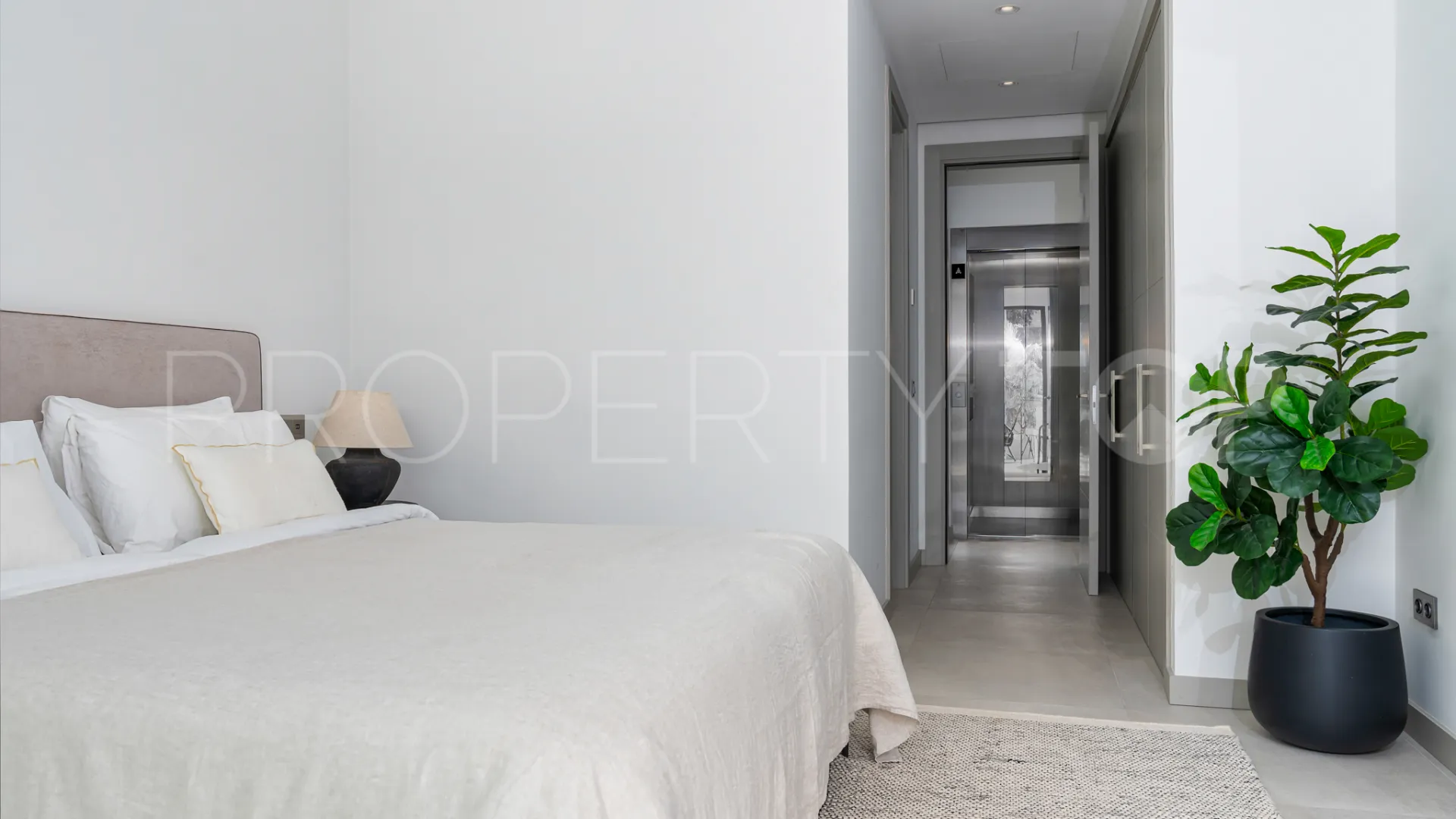 Villa en venta con 5 dormitorios en Marbella - Puerto Banus