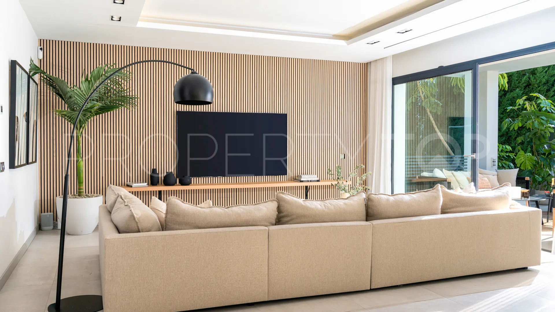 Villa en venta con 5 dormitorios en Marbella - Puerto Banus