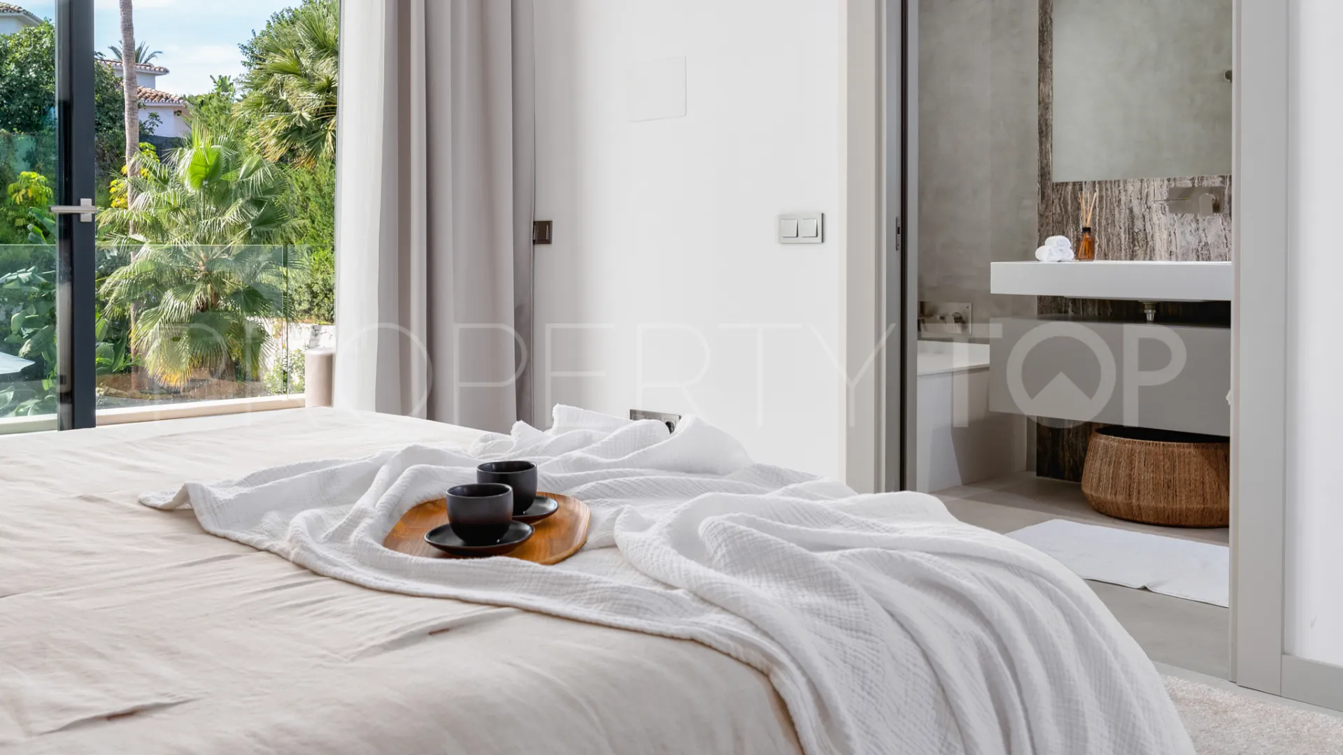 Villa en venta con 5 dormitorios en Marbella - Puerto Banus