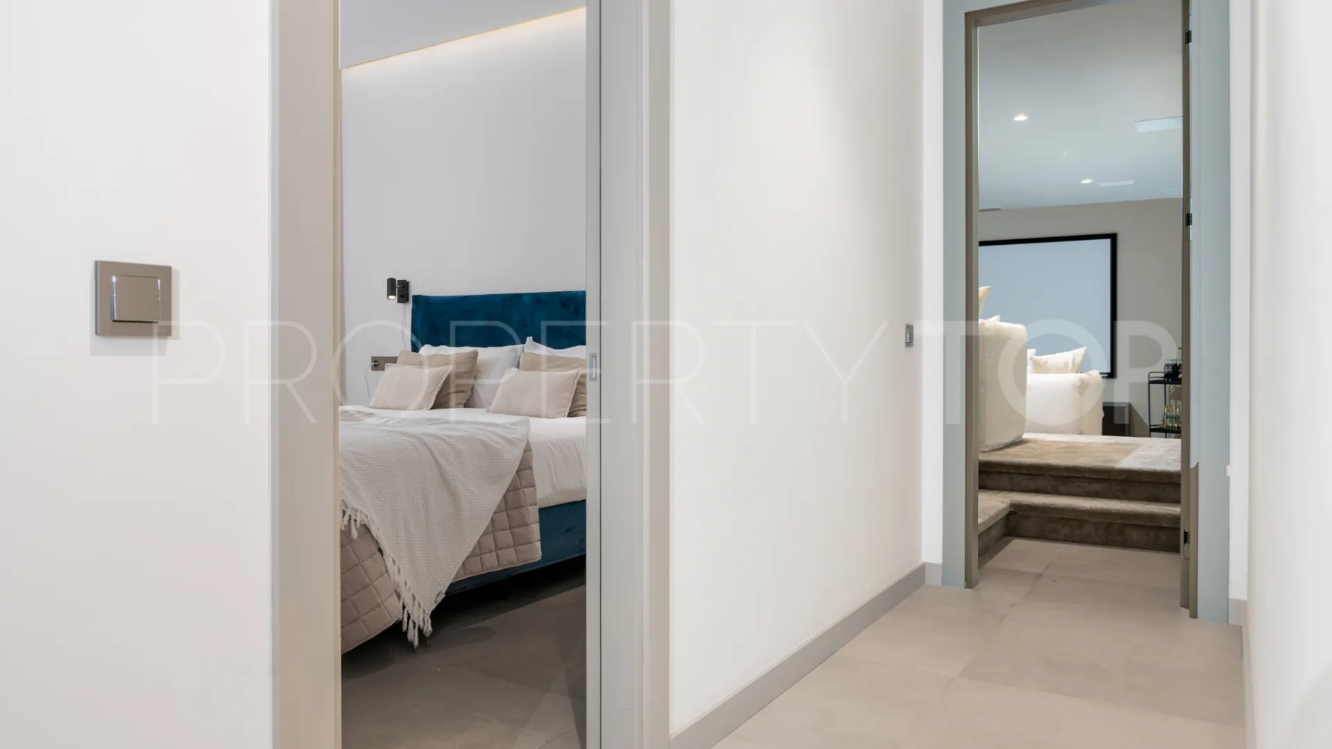 Villa en venta con 5 dormitorios en Marbella - Puerto Banus