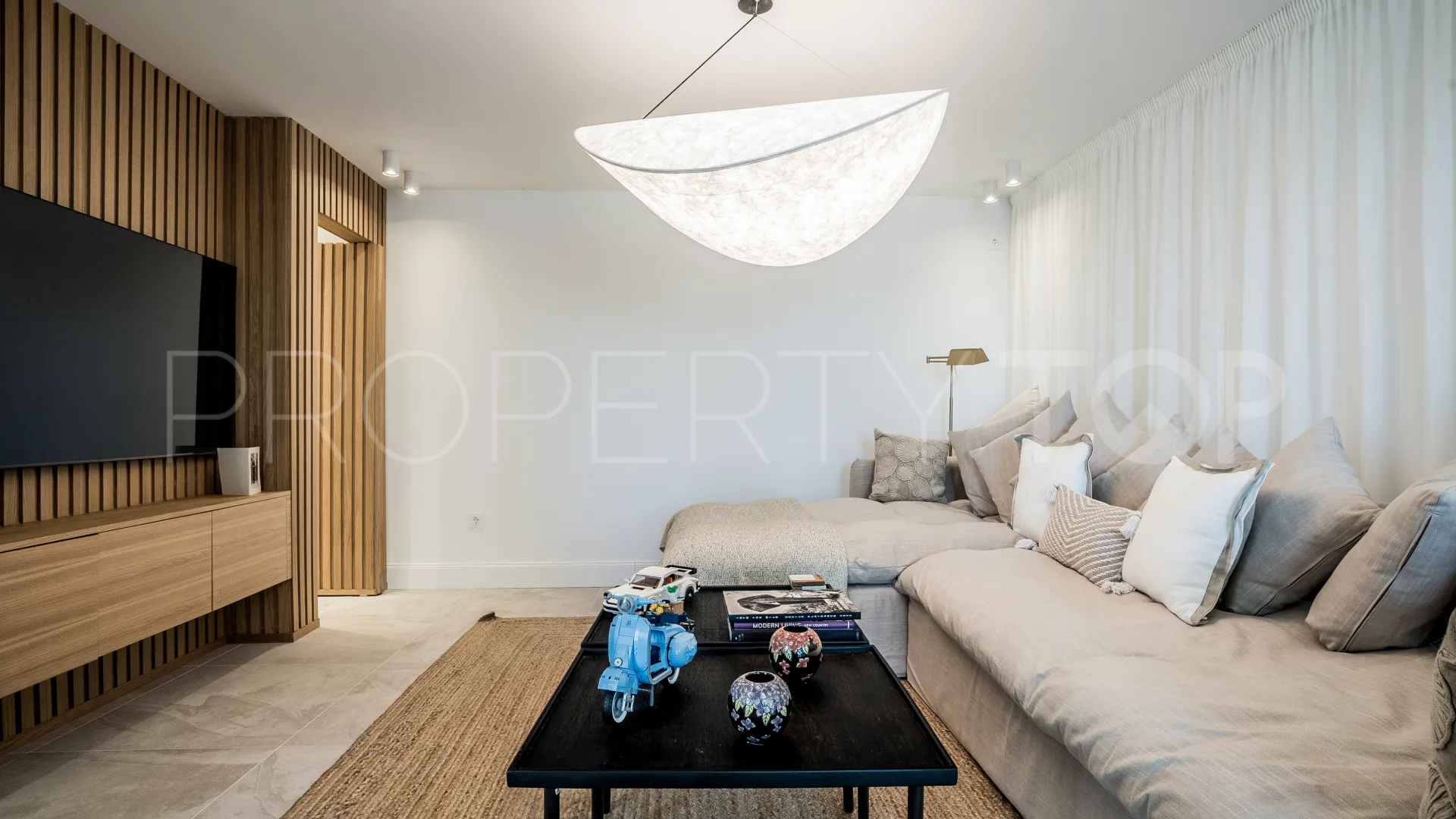 5 bedrooms Los Naranjos Hill Club villa for sale