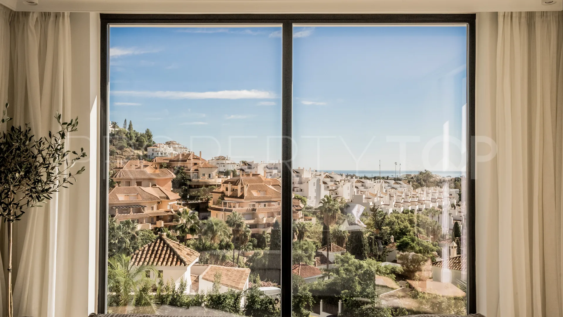 5 bedrooms Los Naranjos Hill Club villa for sale