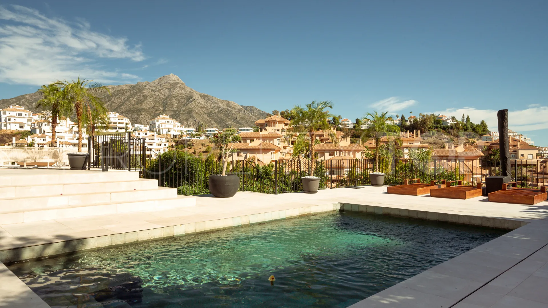 5 bedrooms Los Naranjos Hill Club villa for sale