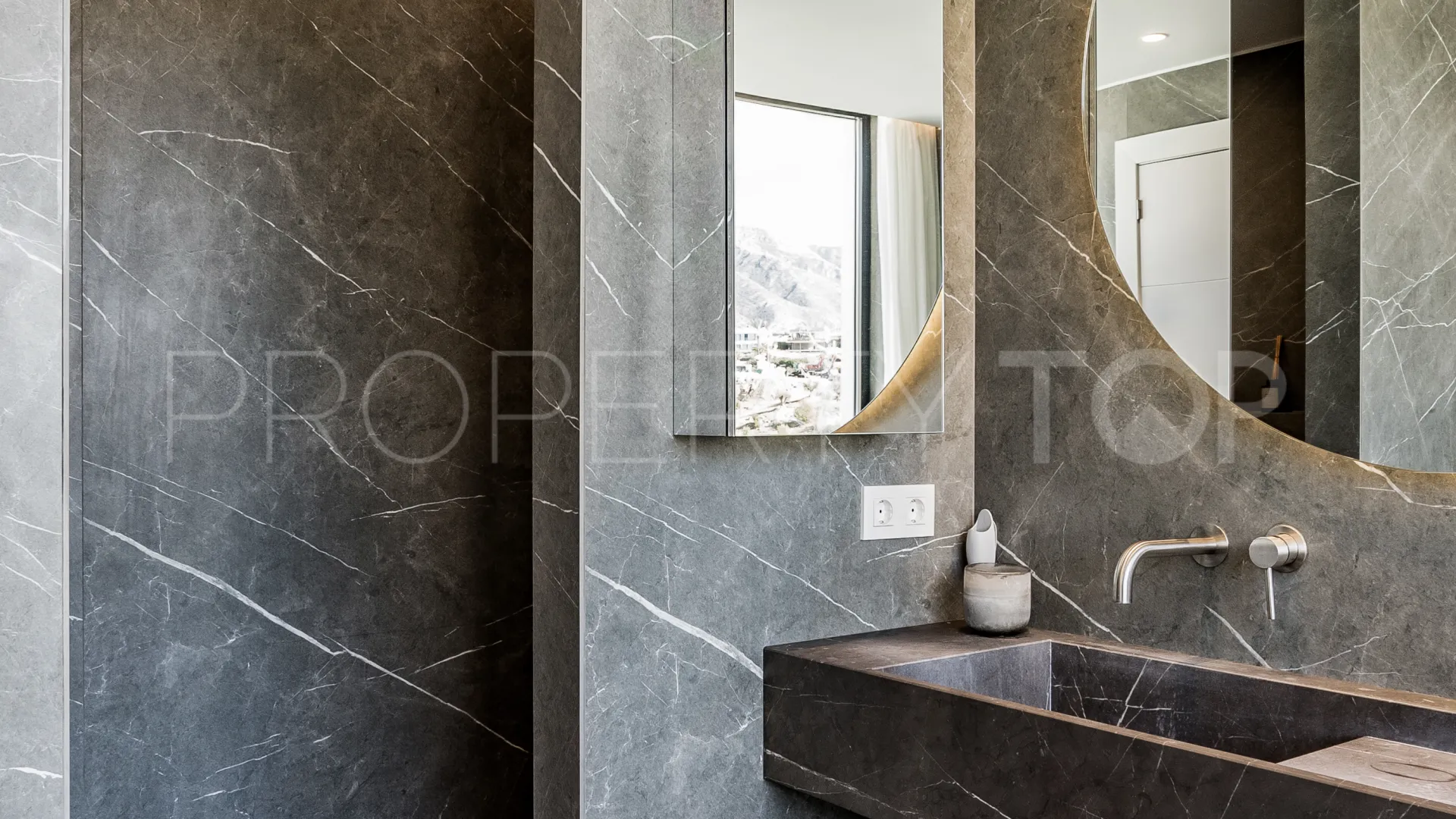 5 bedrooms Los Naranjos Hill Club villa for sale