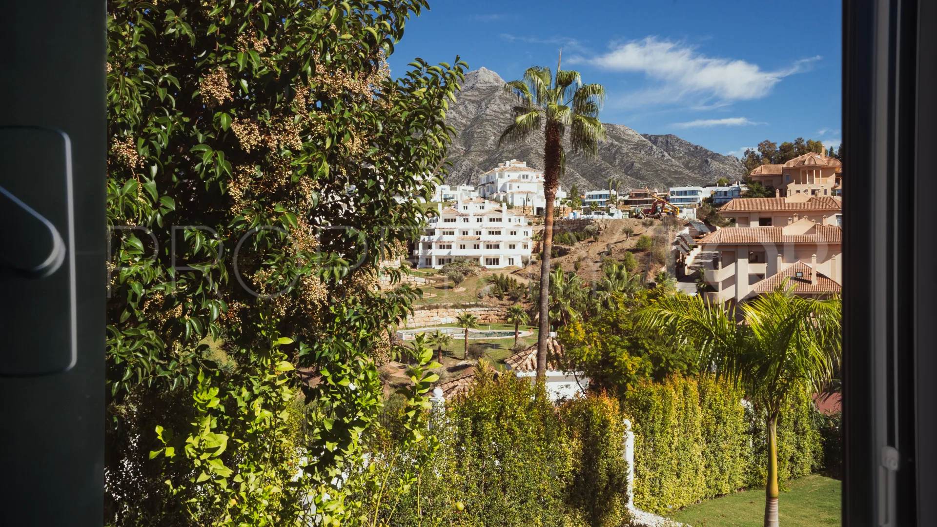5 bedrooms Los Naranjos Hill Club villa for sale