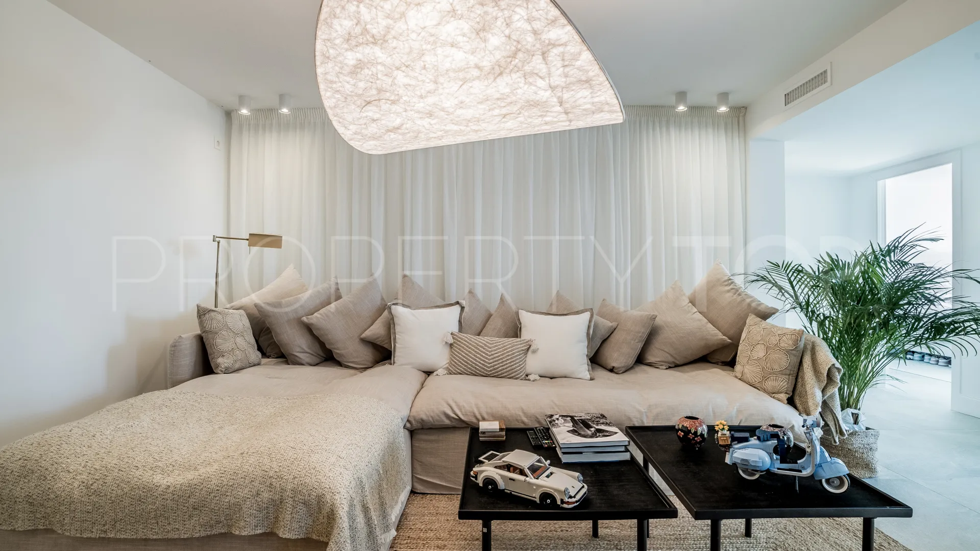 5 bedrooms Los Naranjos Hill Club villa for sale