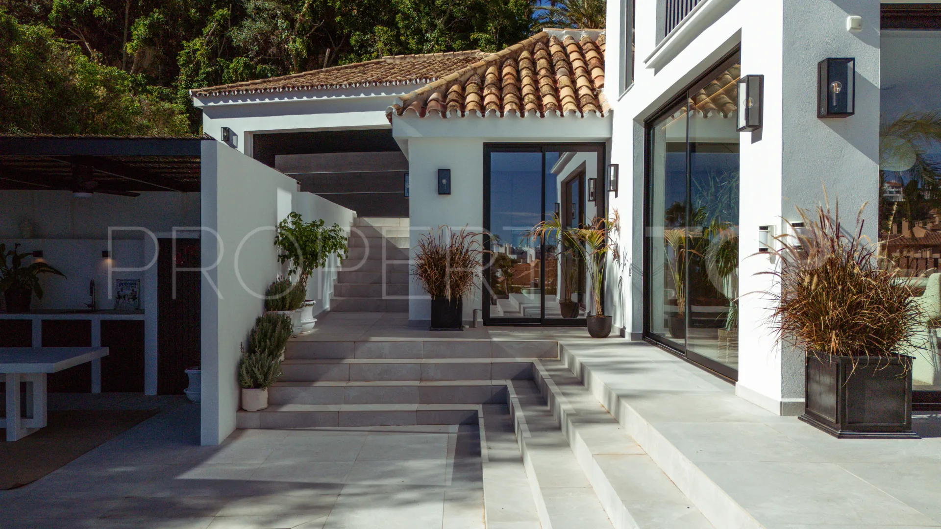 5 bedrooms Los Naranjos Hill Club villa for sale