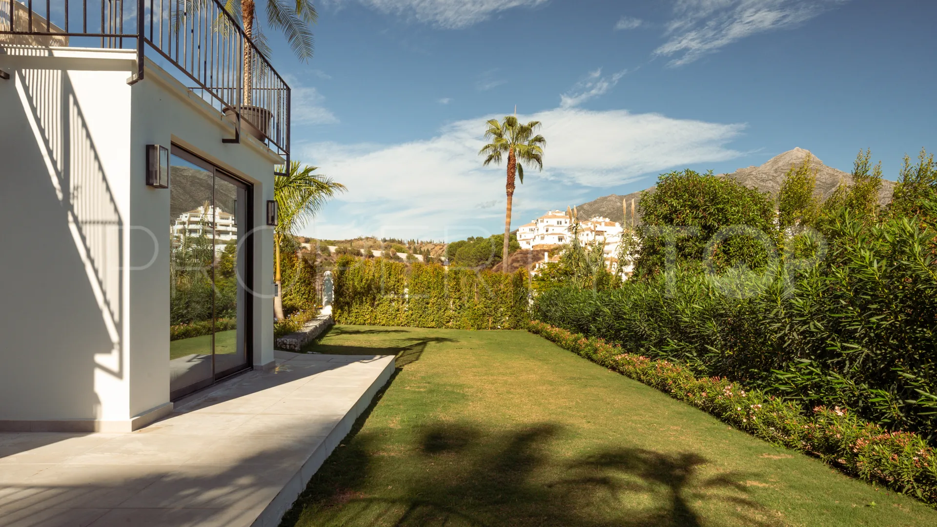 5 bedrooms Los Naranjos Hill Club villa for sale