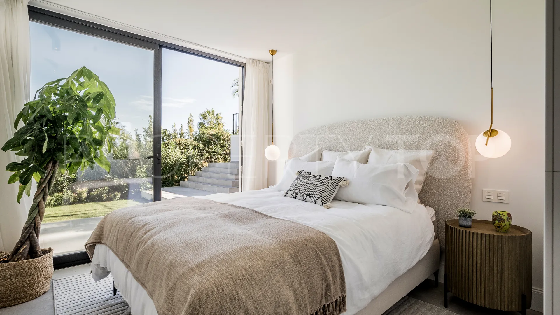 5 bedrooms Los Naranjos Hill Club villa for sale