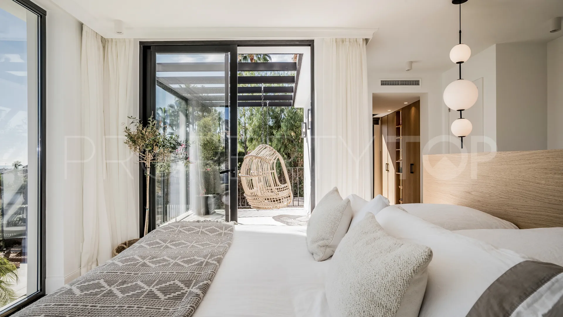 5 bedrooms Los Naranjos Hill Club villa for sale