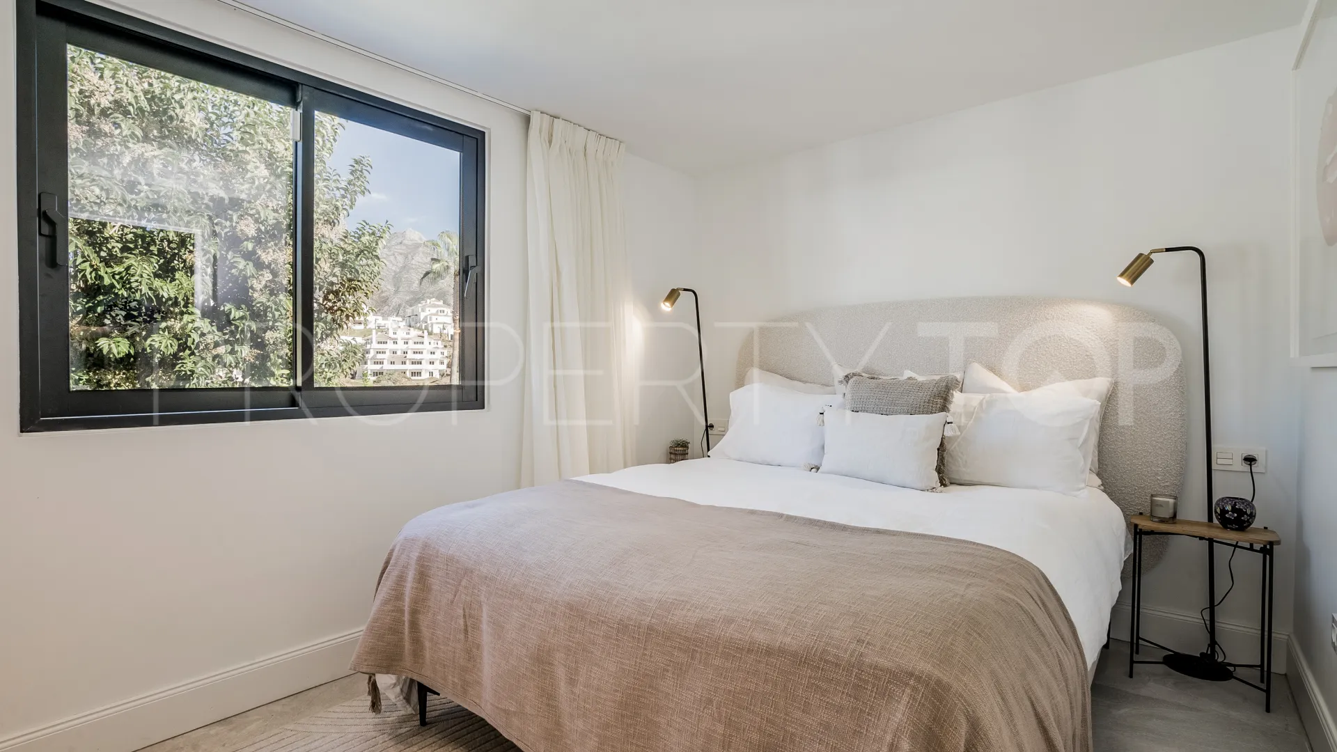5 bedrooms Los Naranjos Hill Club villa for sale