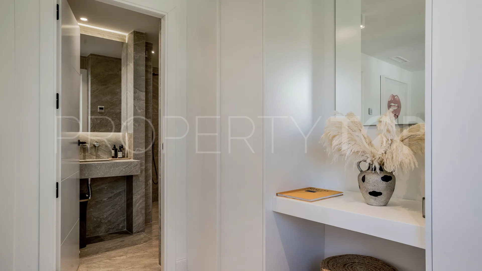 5 bedrooms Los Naranjos Hill Club villa for sale
