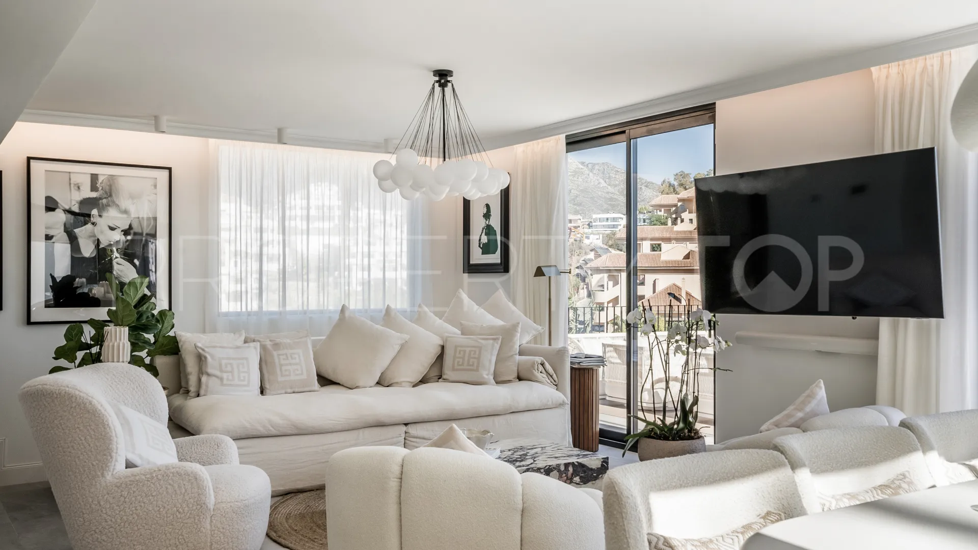 5 bedrooms Los Naranjos Hill Club villa for sale