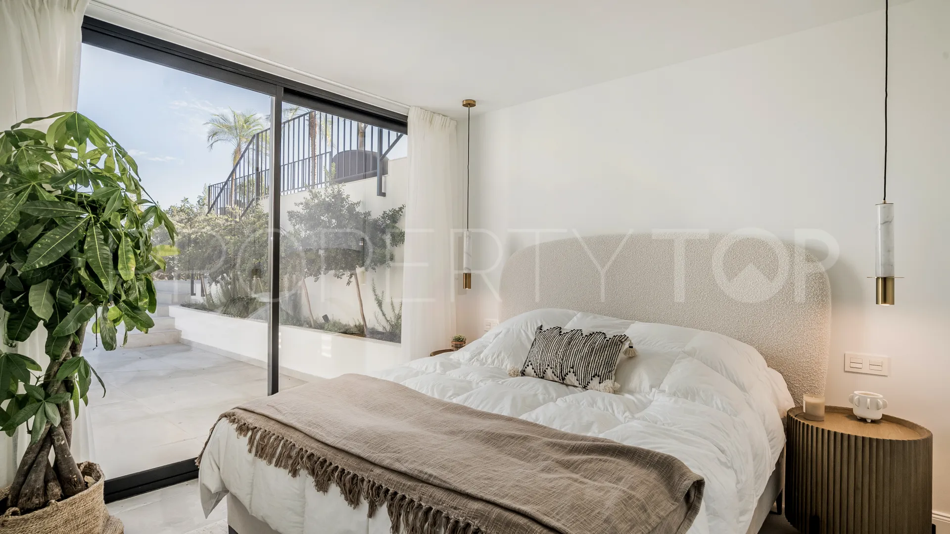 5 bedrooms Los Naranjos Hill Club villa for sale