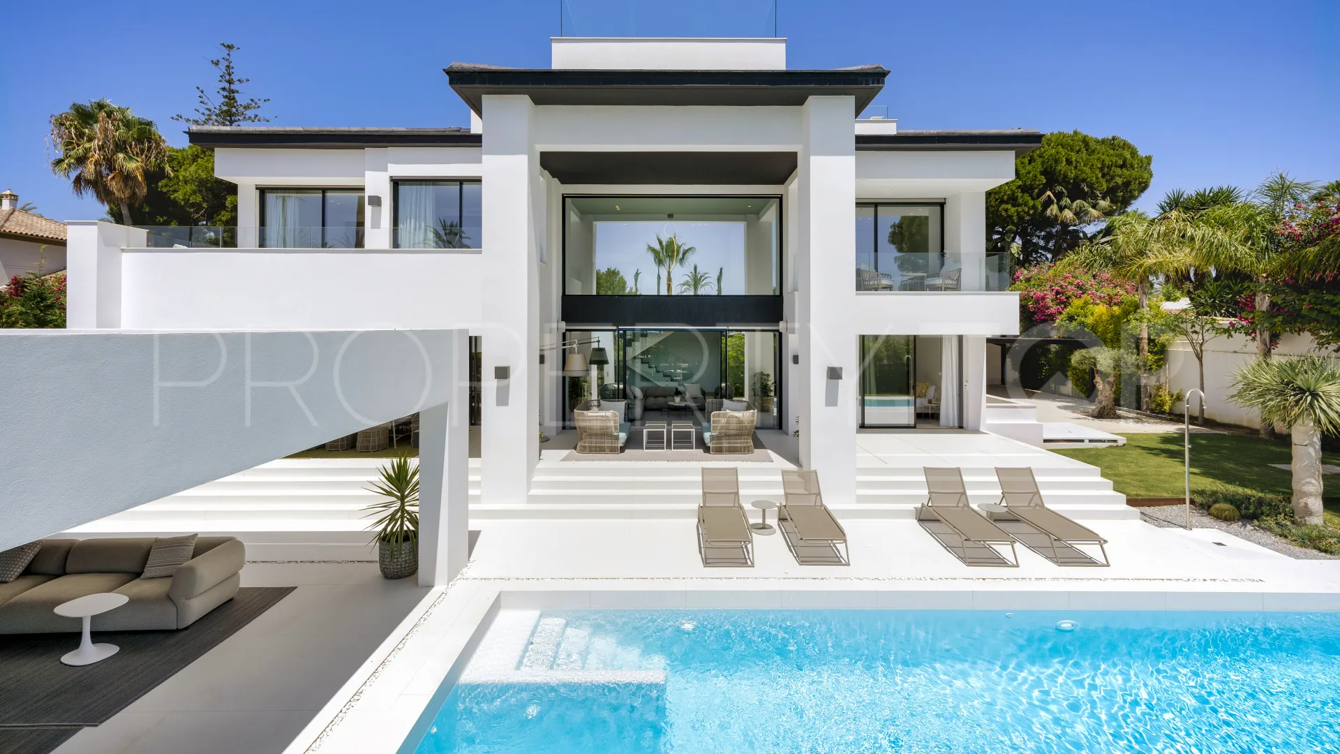 For sale villa in Cortijo Blanco with 6 bedrooms