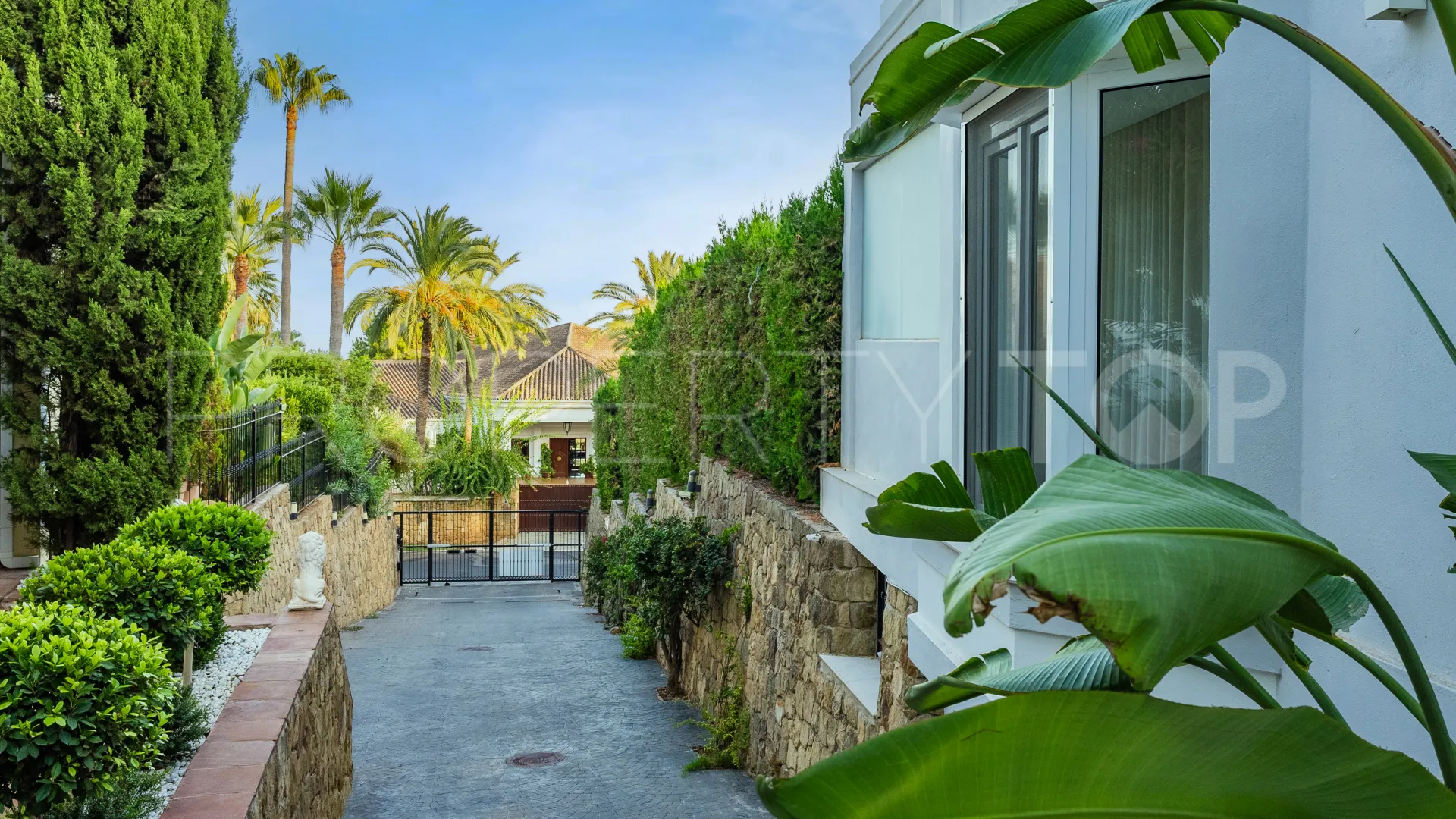 Villa en venta en Balcones de Sierra Blanca de 5 dormitorios