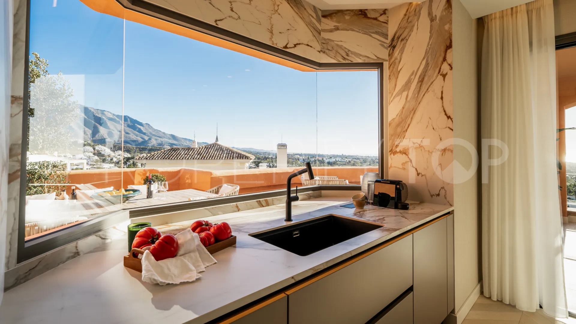 For sale 4 bedrooms apartment in Les Belvederes